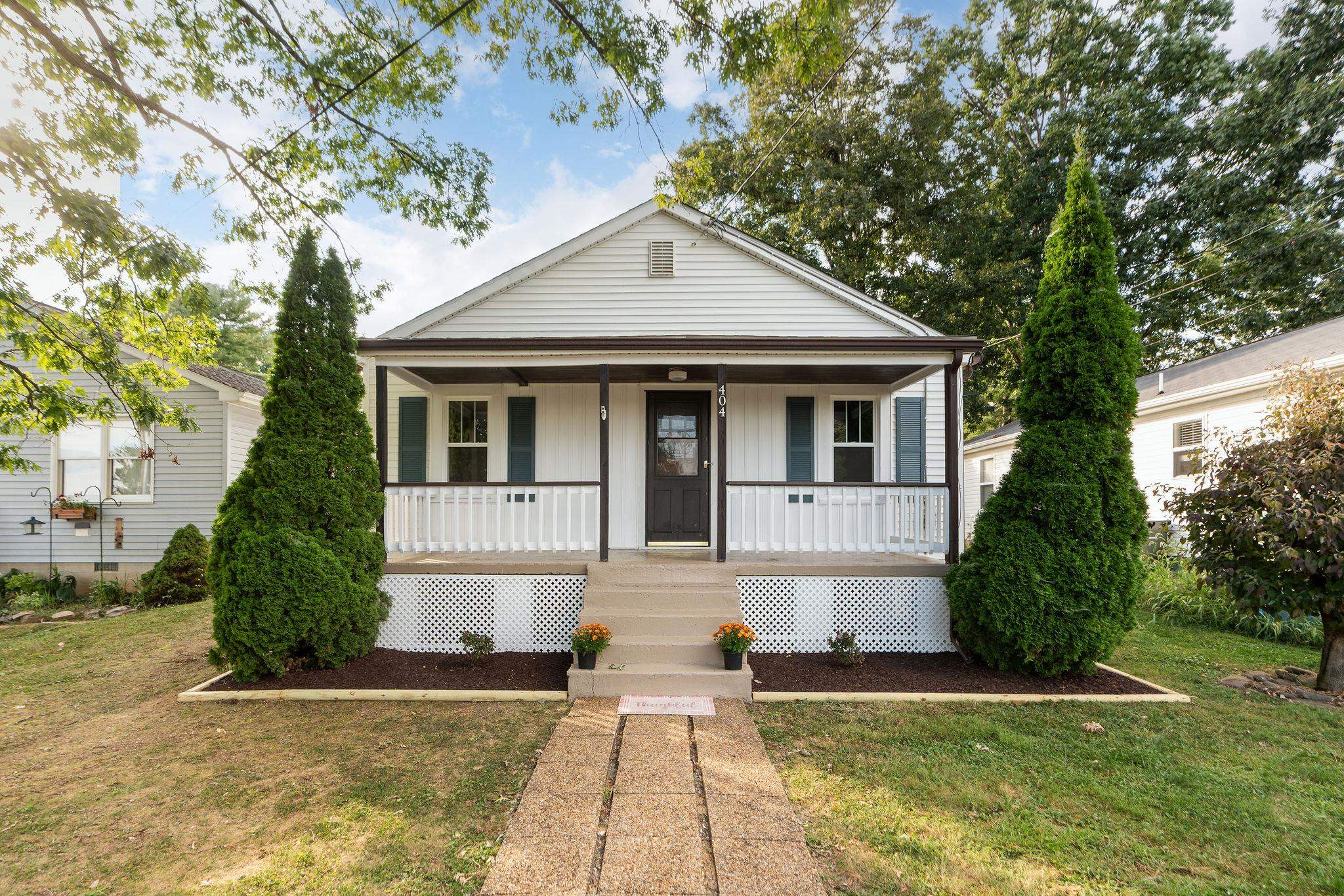 404 F ST, STAUNTON, Virginia 24401, 2 Bedrooms Bedrooms, ,1 BathroomBathrooms,Residential,404 F ST,668673 MLS # 668673