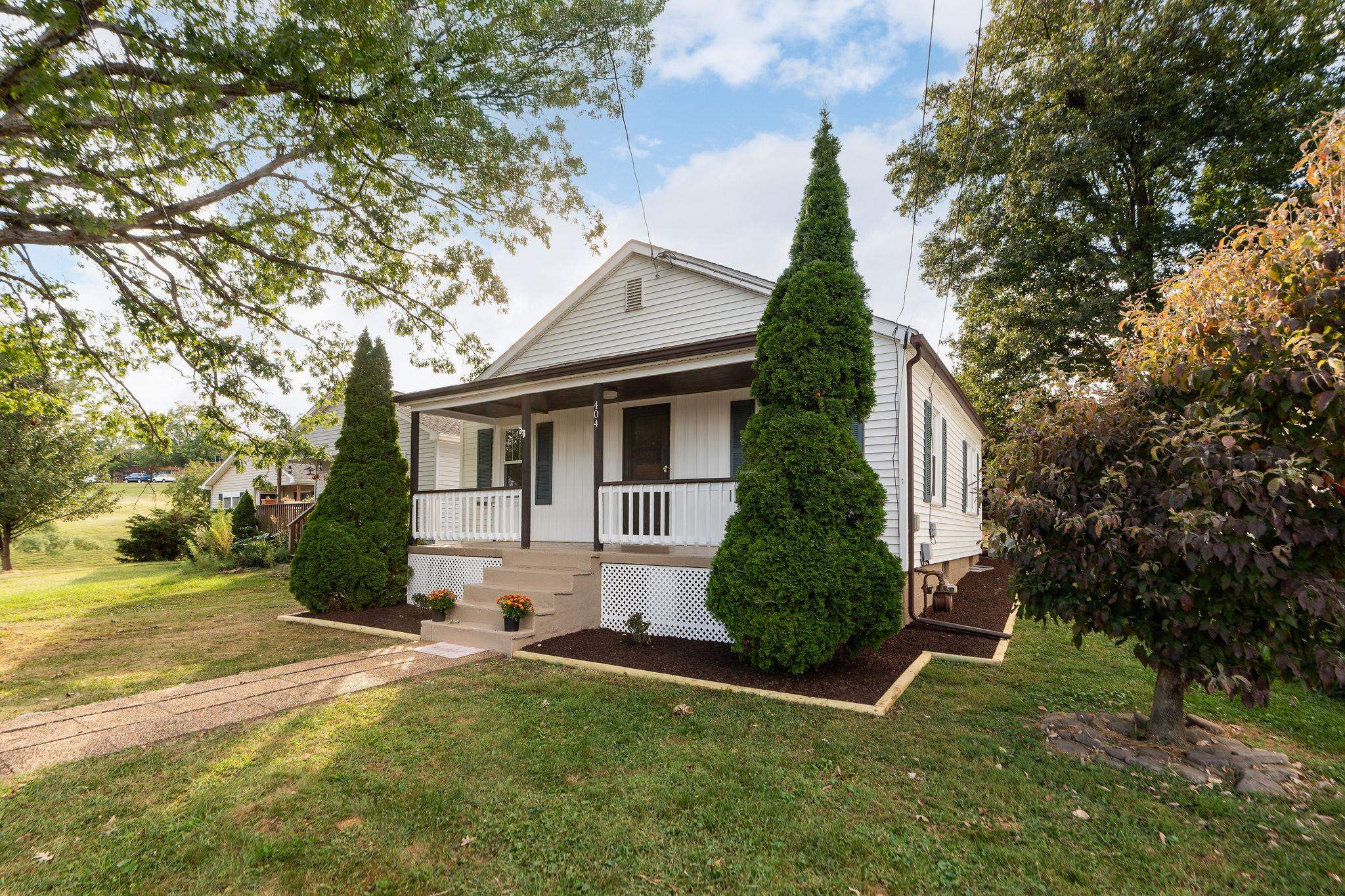 404 F ST, STAUNTON, Virginia 24401, 2 Bedrooms Bedrooms, ,1 BathroomBathrooms,Residential,404 F ST,668673 MLS # 668673