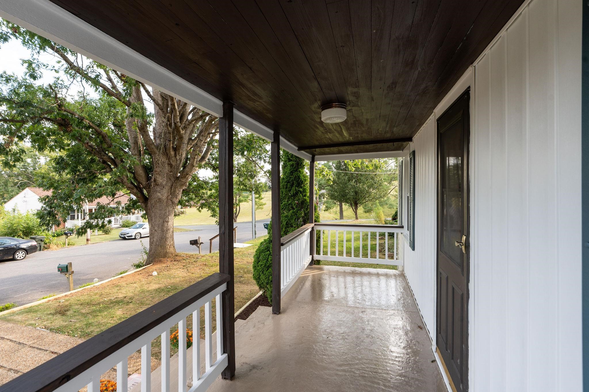 404 F ST, STAUNTON, Virginia 24401, 2 Bedrooms Bedrooms, ,1 BathroomBathrooms,Residential,404 F ST,668673 MLS # 668673