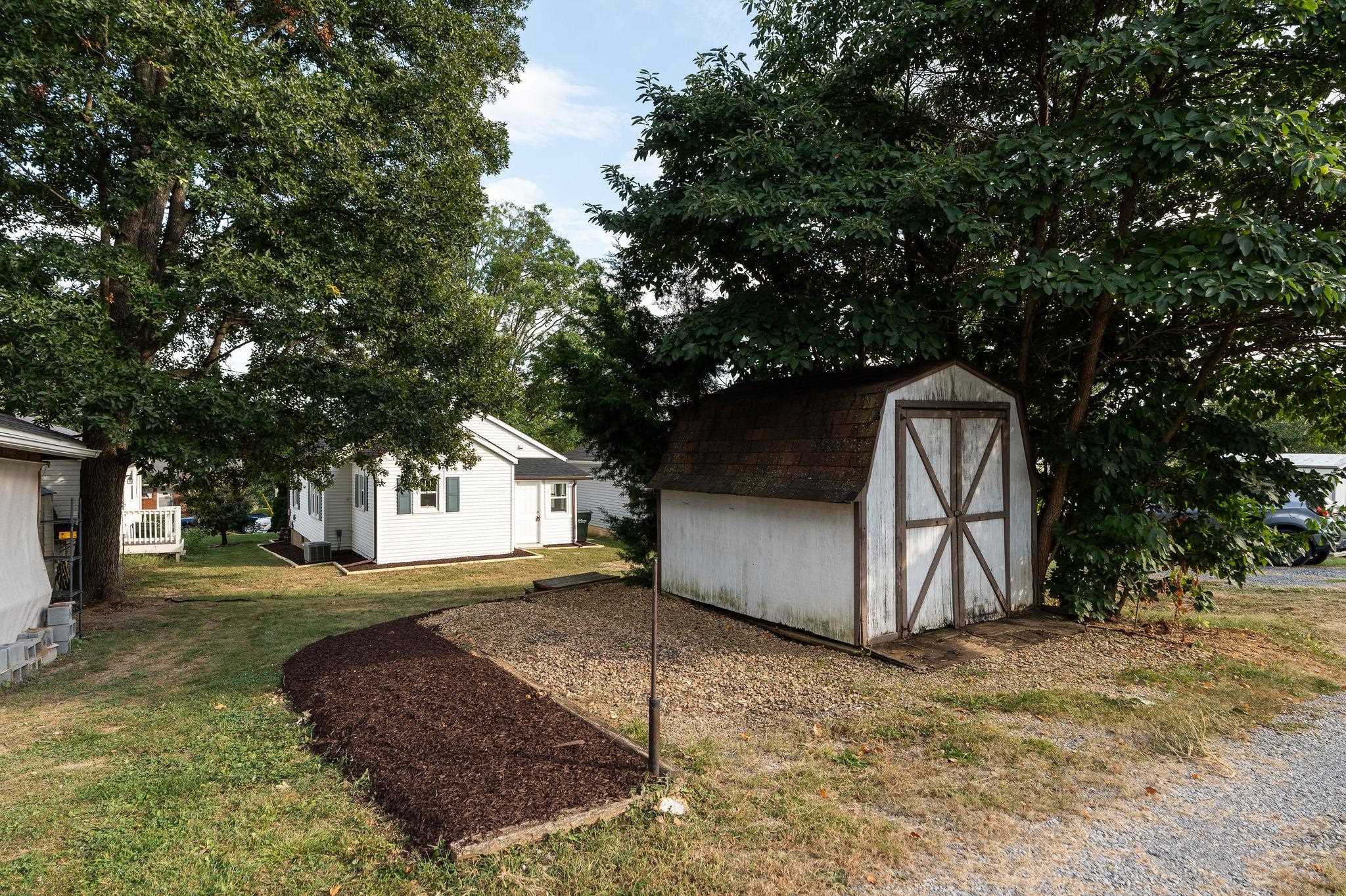 404 F ST, STAUNTON, Virginia 24401, 2 Bedrooms Bedrooms, ,1 BathroomBathrooms,Residential,404 F ST,668673 MLS # 668673
