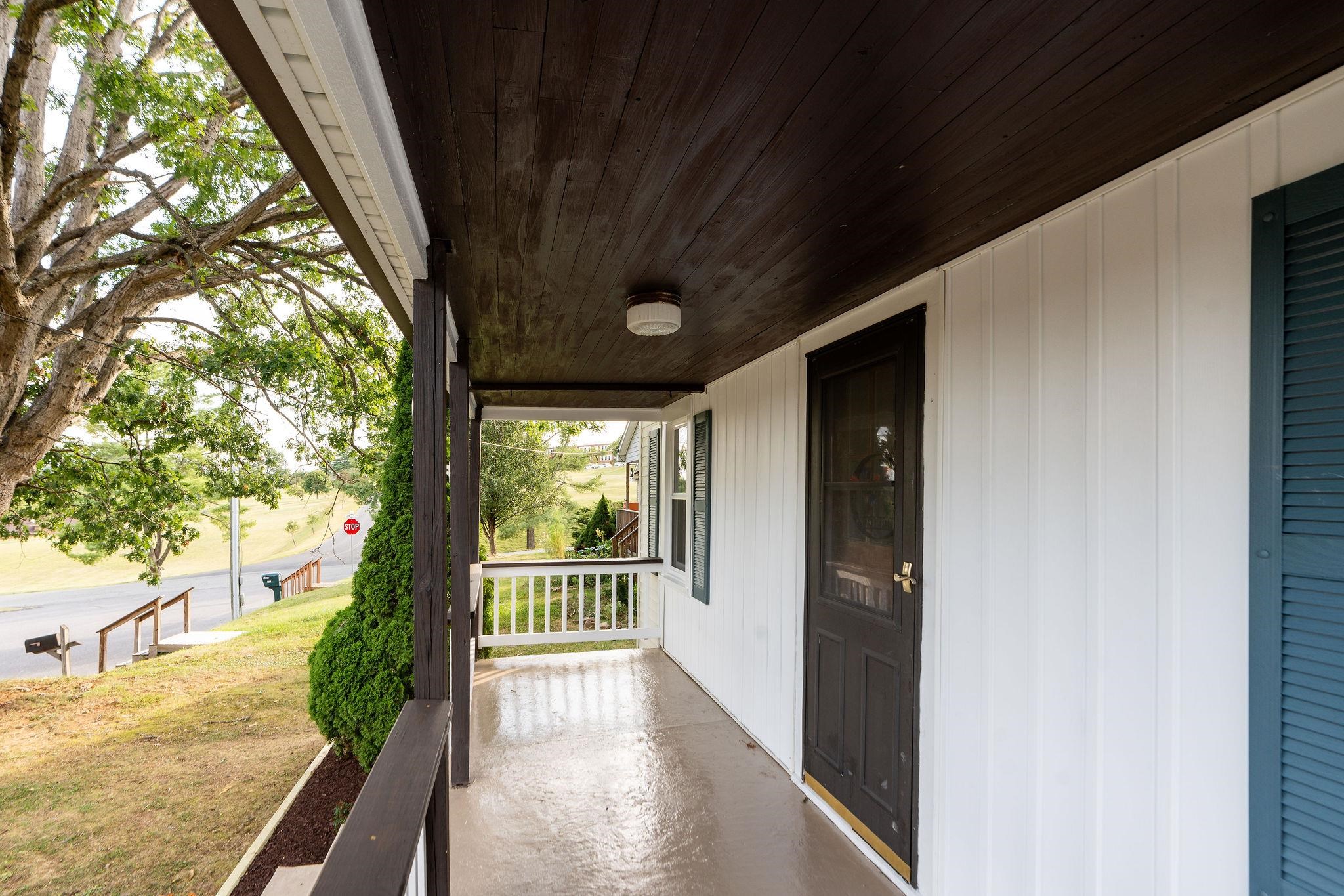 404 F ST, STAUNTON, Virginia 24401, 2 Bedrooms Bedrooms, ,1 BathroomBathrooms,Residential,404 F ST,668673 MLS # 668673