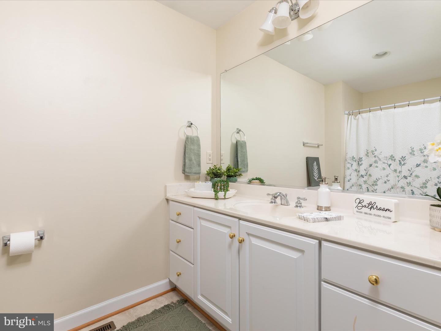 200 STONY POINTE WAY, STRASBURG, Virginia 22657, 2 Bedrooms Bedrooms, ,2 BathroomsBathrooms,Residential,For sale,200 STONY POINTE WAY,VASH2011052 MLS # VASH2011052