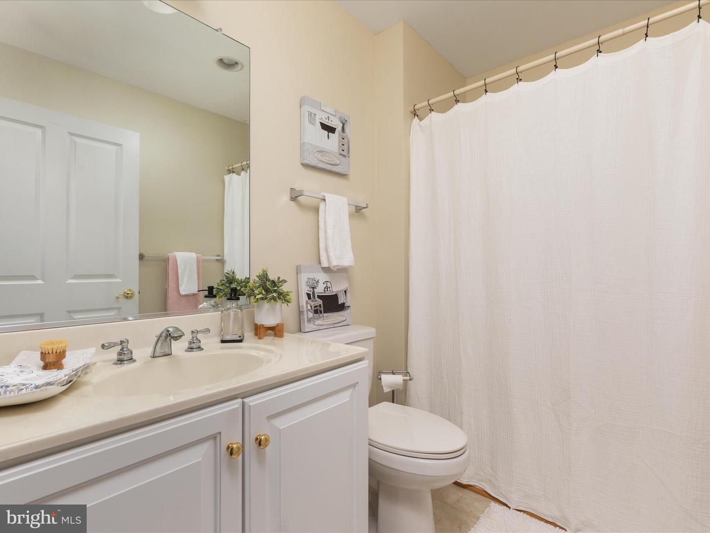 200 STONY POINTE WAY, STRASBURG, Virginia 22657, 2 Bedrooms Bedrooms, ,2 BathroomsBathrooms,Residential,For sale,200 STONY POINTE WAY,VASH2011052 MLS # VASH2011052