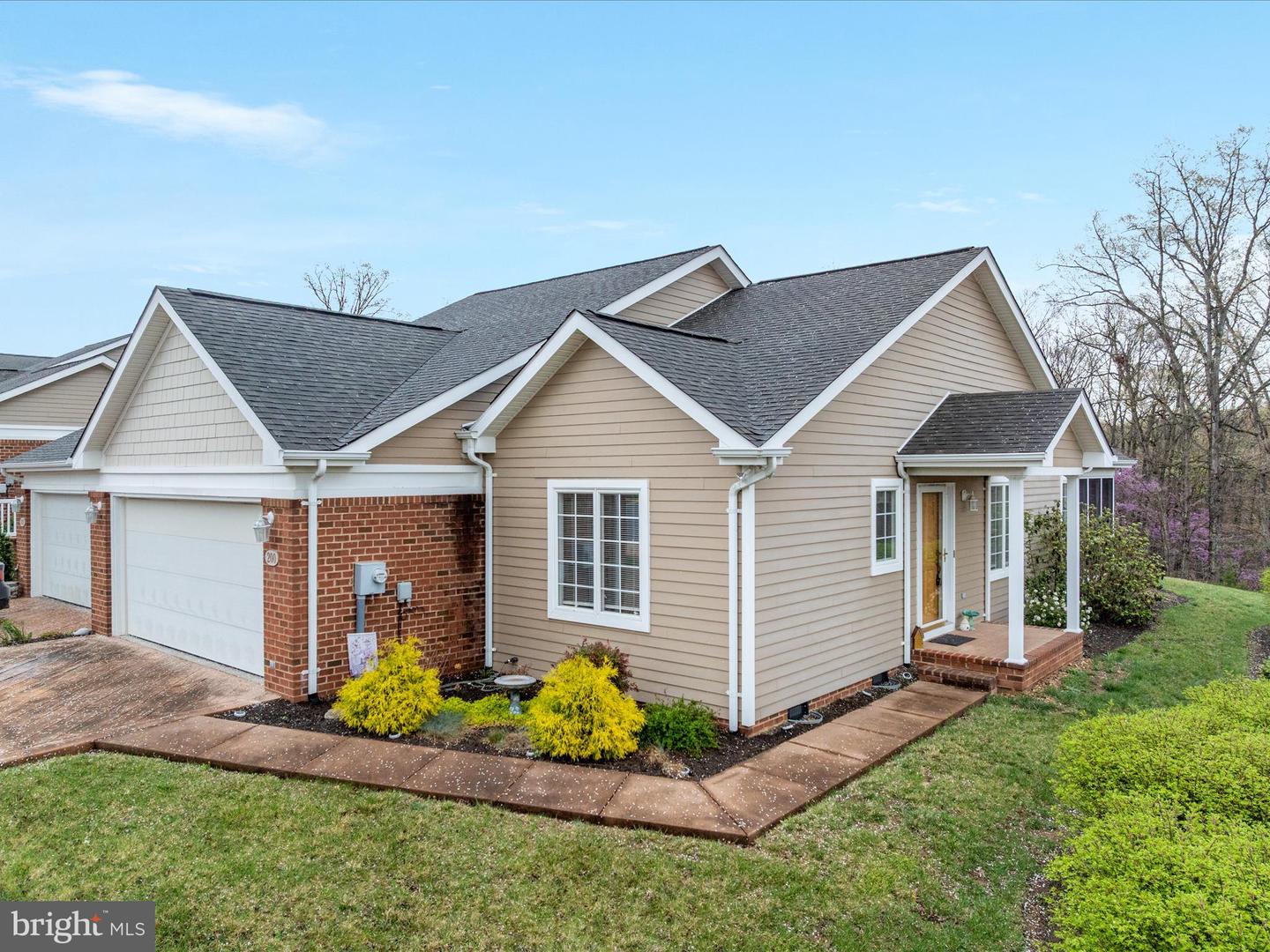 200 STONY POINTE WAY, STRASBURG, Virginia 22657, 2 Bedrooms Bedrooms, ,2 BathroomsBathrooms,Residential,For sale,200 STONY POINTE WAY,VASH2011052 MLS # VASH2011052