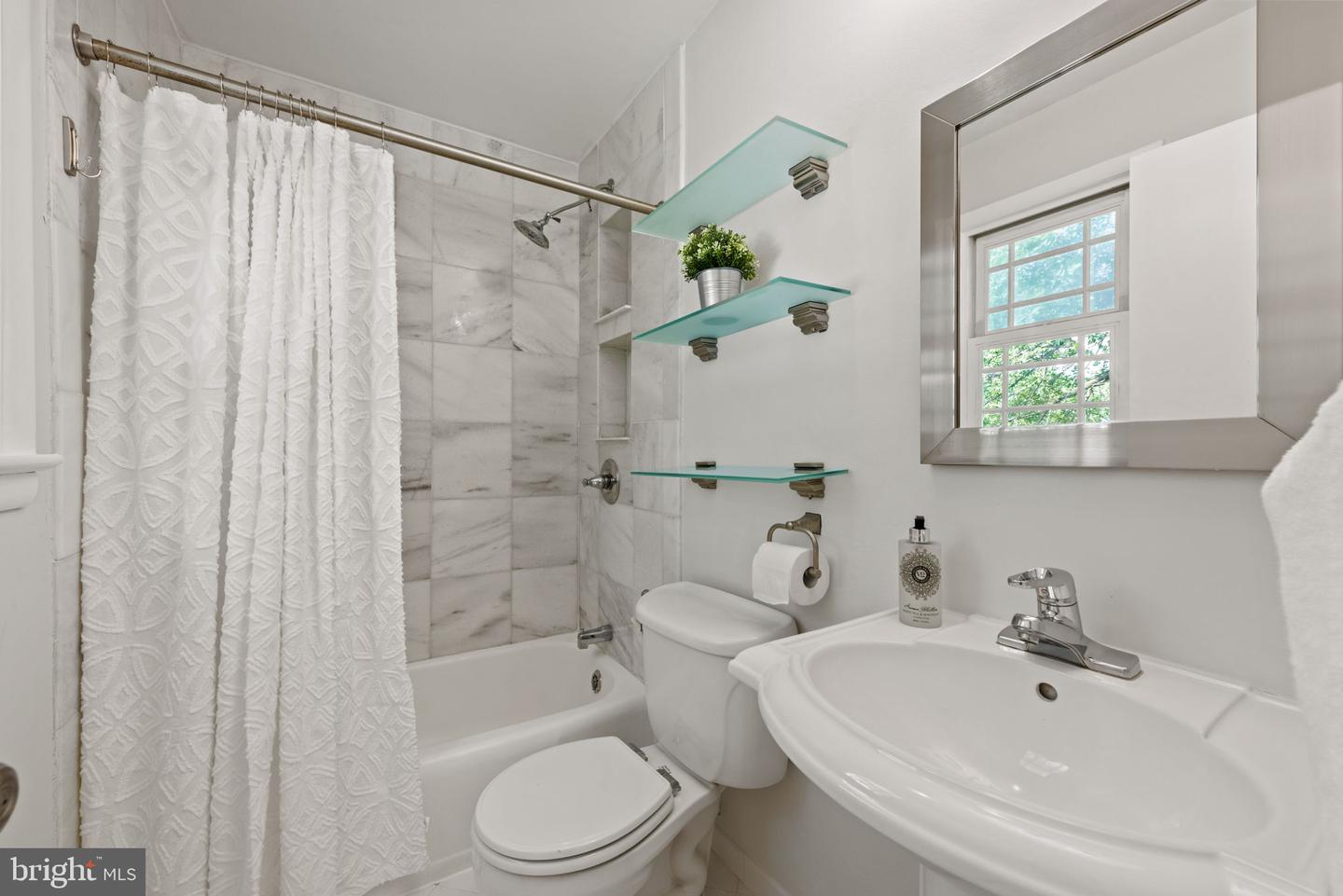 3341 MANSFIELD RD, FALLS CHURCH, Virginia 22041, 3 Bedrooms Bedrooms, ,3 BathroomsBathrooms,Residential,For sale,3341 MANSFIELD RD,VAFX2258842 MLS # VAFX2258842