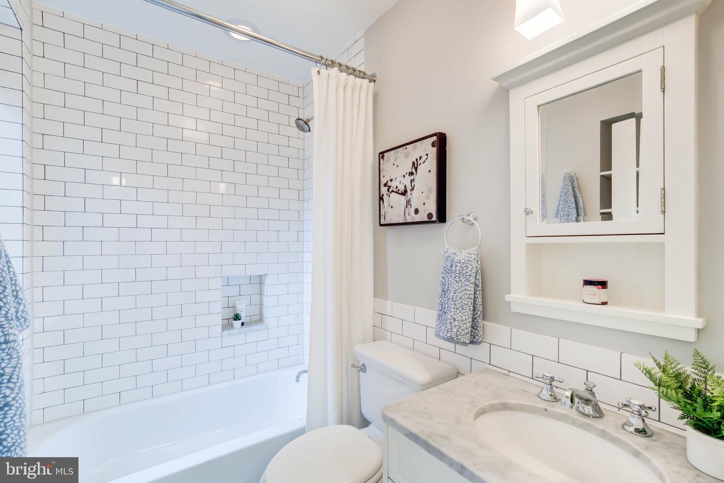 1337 EMERALD ST NE, WASHINGTON, District Of Columbia 20002, 2 Bedrooms Bedrooms, ,2 BathroomsBathrooms,Residential,For sale,1337 EMERALD ST NE,DCDC2214544 MLS # DCDC2214544