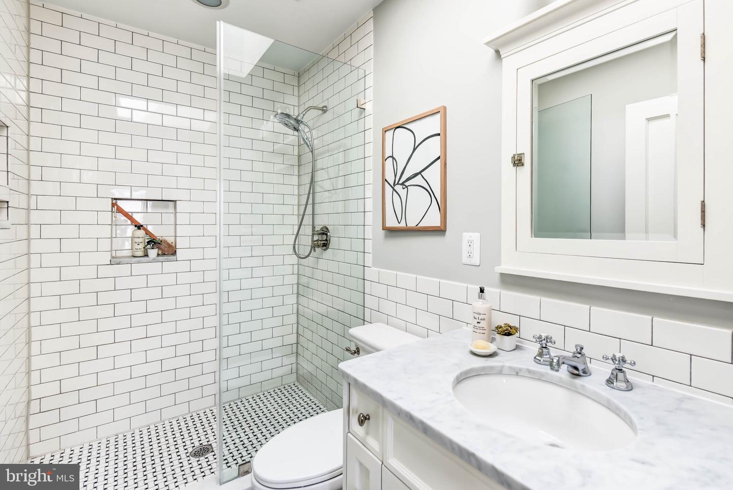 1337 EMERALD ST NE, WASHINGTON, District Of Columbia 20002, 2 Bedrooms Bedrooms, ,2 BathroomsBathrooms,Residential,For sale,1337 EMERALD ST NE,DCDC2214544 MLS # DCDC2214544