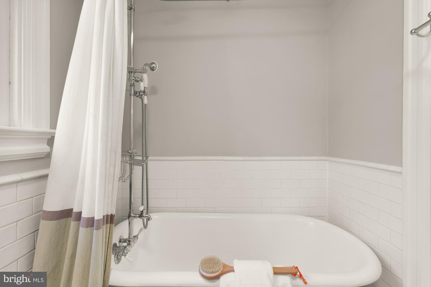 5221 42ND ST NW, WASHINGTON, District Of Columbia 20015, 4 Bedrooms Bedrooms, ,2 BathroomsBathrooms,Residential,For sale,5221 42ND ST NW,DCDC2215612 MLS # DCDC2215612