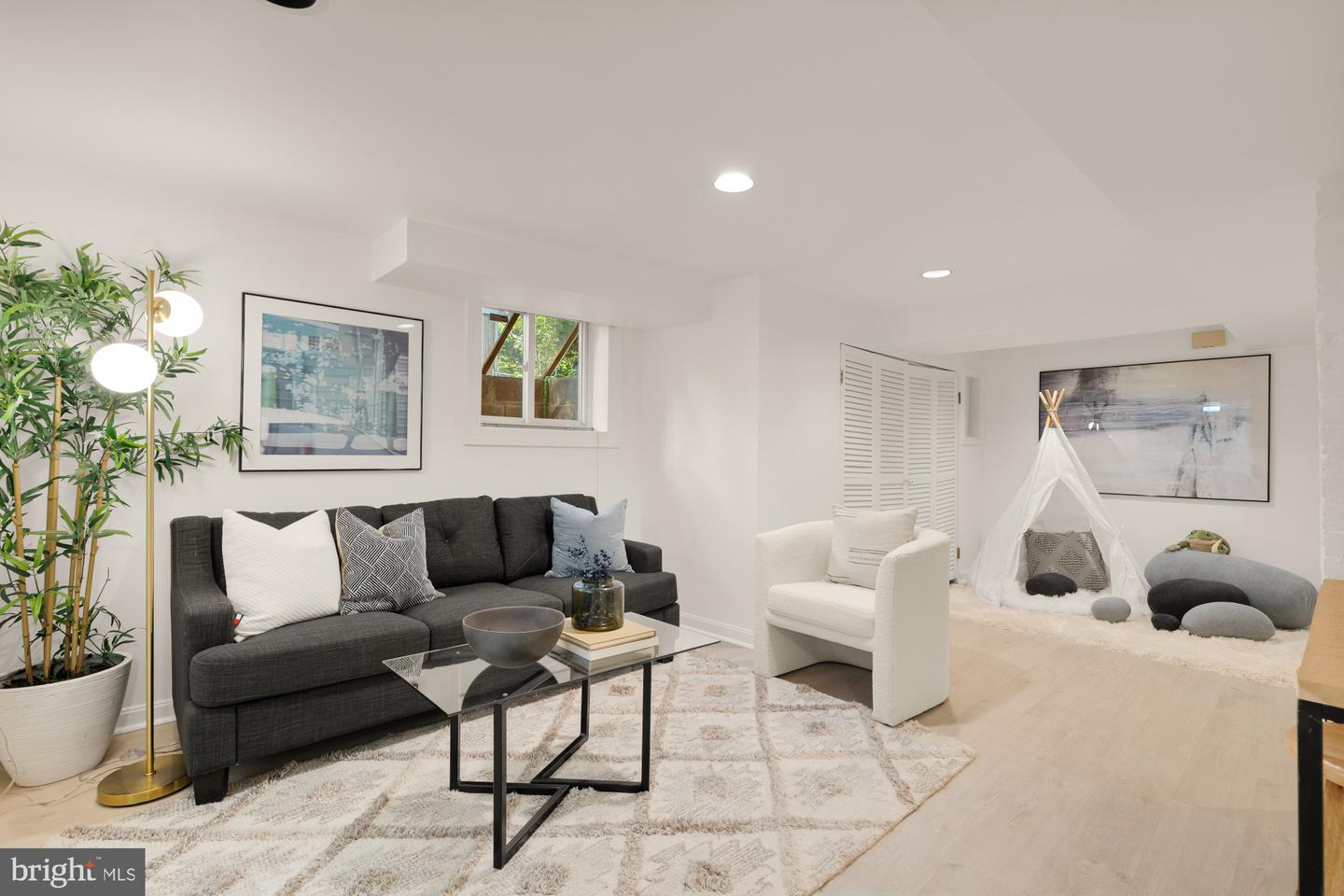 5221 42ND ST NW, WASHINGTON, District Of Columbia 20015, 4 Bedrooms Bedrooms, ,2 BathroomsBathrooms,Residential,For sale,5221 42ND ST NW,DCDC2215612 MLS # DCDC2215612