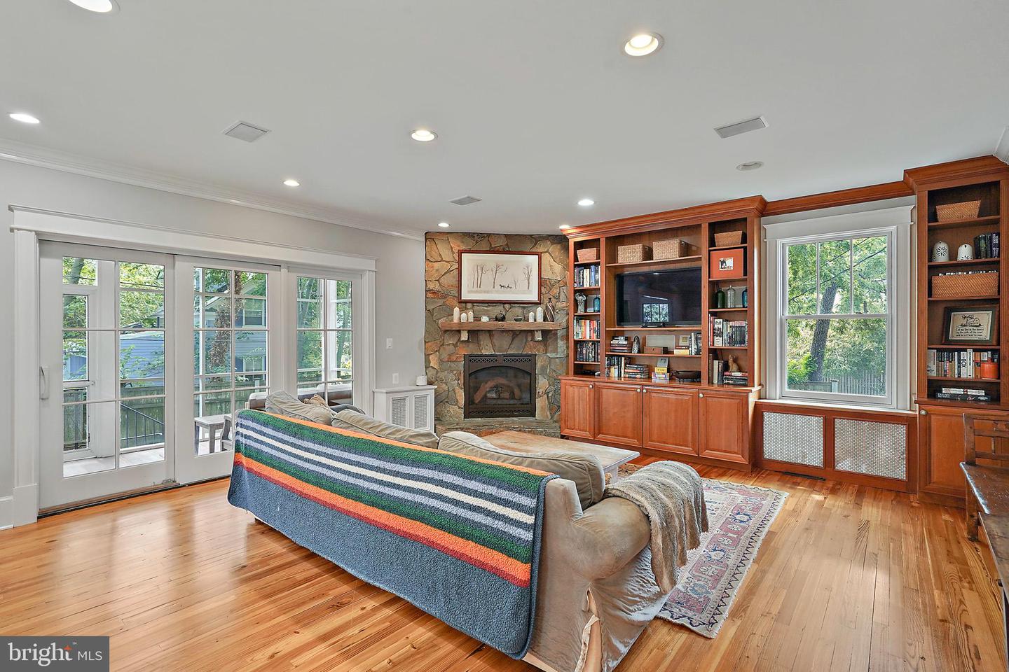 1503 RUSSELL ROAD, ALEXANDRIA, Virginia 22301, 5 Bedrooms Bedrooms, ,3 BathroomsBathrooms,Residential,For sale,1503 RUSSELL ROAD,VAAX2048812 MLS # VAAX2048812