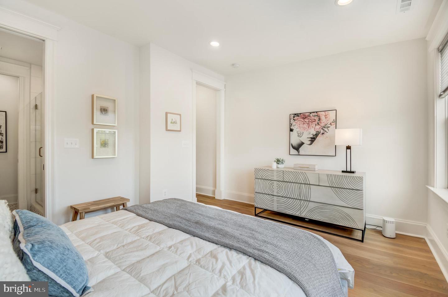 326 D ST NE, WASHINGTON, District Of Columbia 20002, 5 Bedrooms Bedrooms, ,3 BathroomsBathrooms,Residential,For sale,326 D ST NE,DCDC2216926 MLS # DCDC2216926