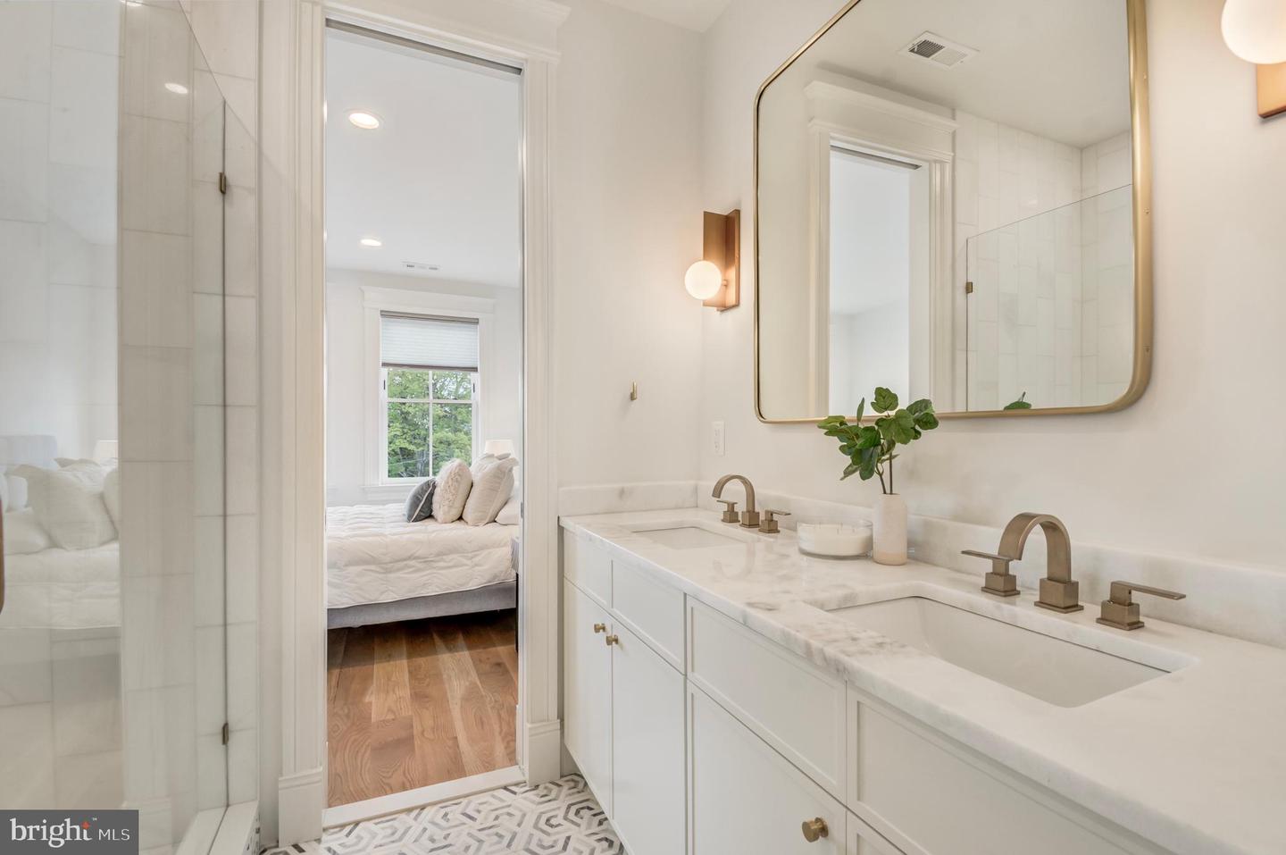 326 D ST NE, WASHINGTON, District Of Columbia 20002, 5 Bedrooms Bedrooms, ,3 BathroomsBathrooms,Residential,For sale,326 D ST NE,DCDC2216926 MLS # DCDC2216926