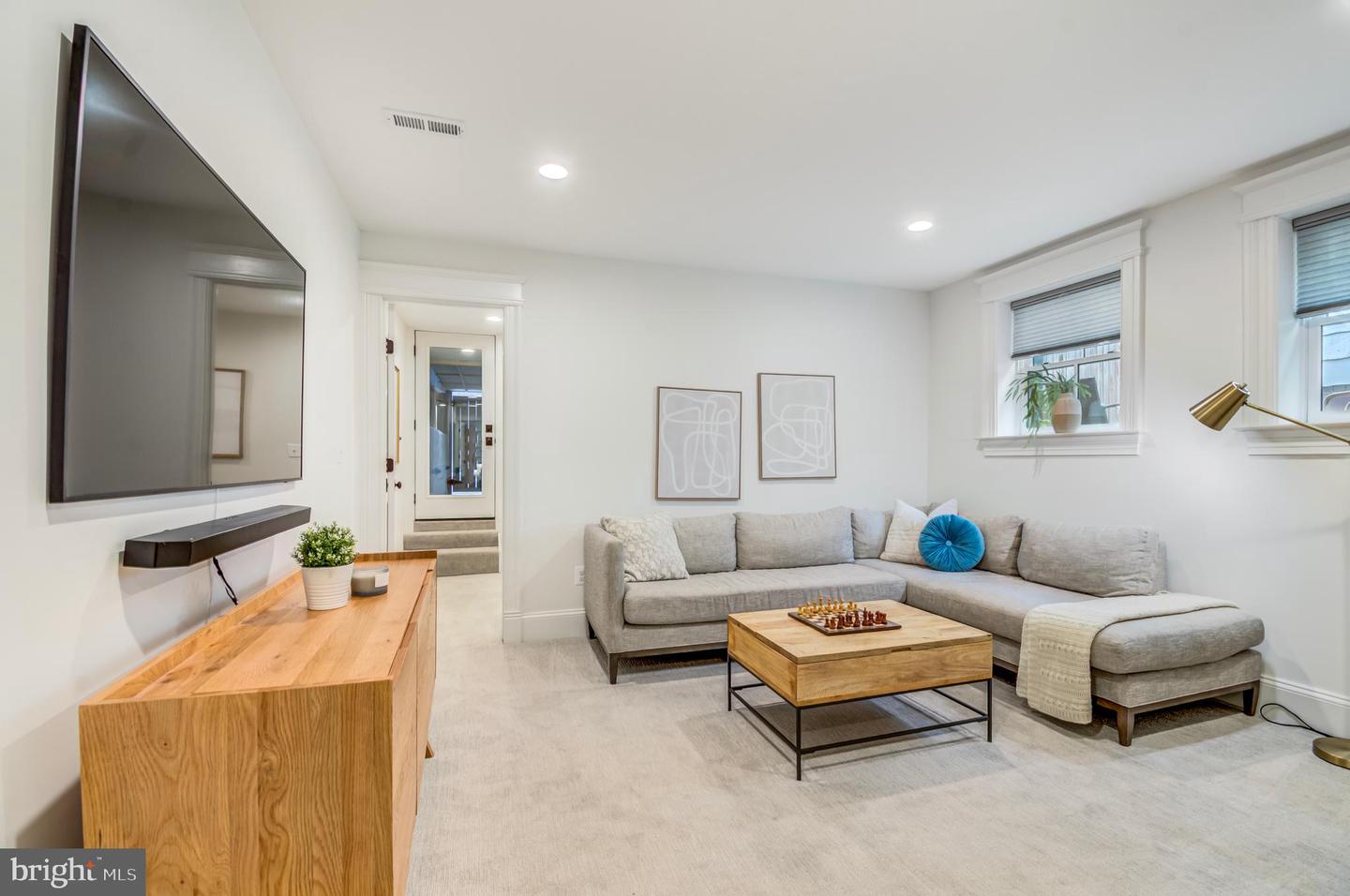 326 D ST NE, WASHINGTON, District Of Columbia 20002, 5 Bedrooms Bedrooms, ,3 BathroomsBathrooms,Residential,For sale,326 D ST NE,DCDC2216926 MLS # DCDC2216926