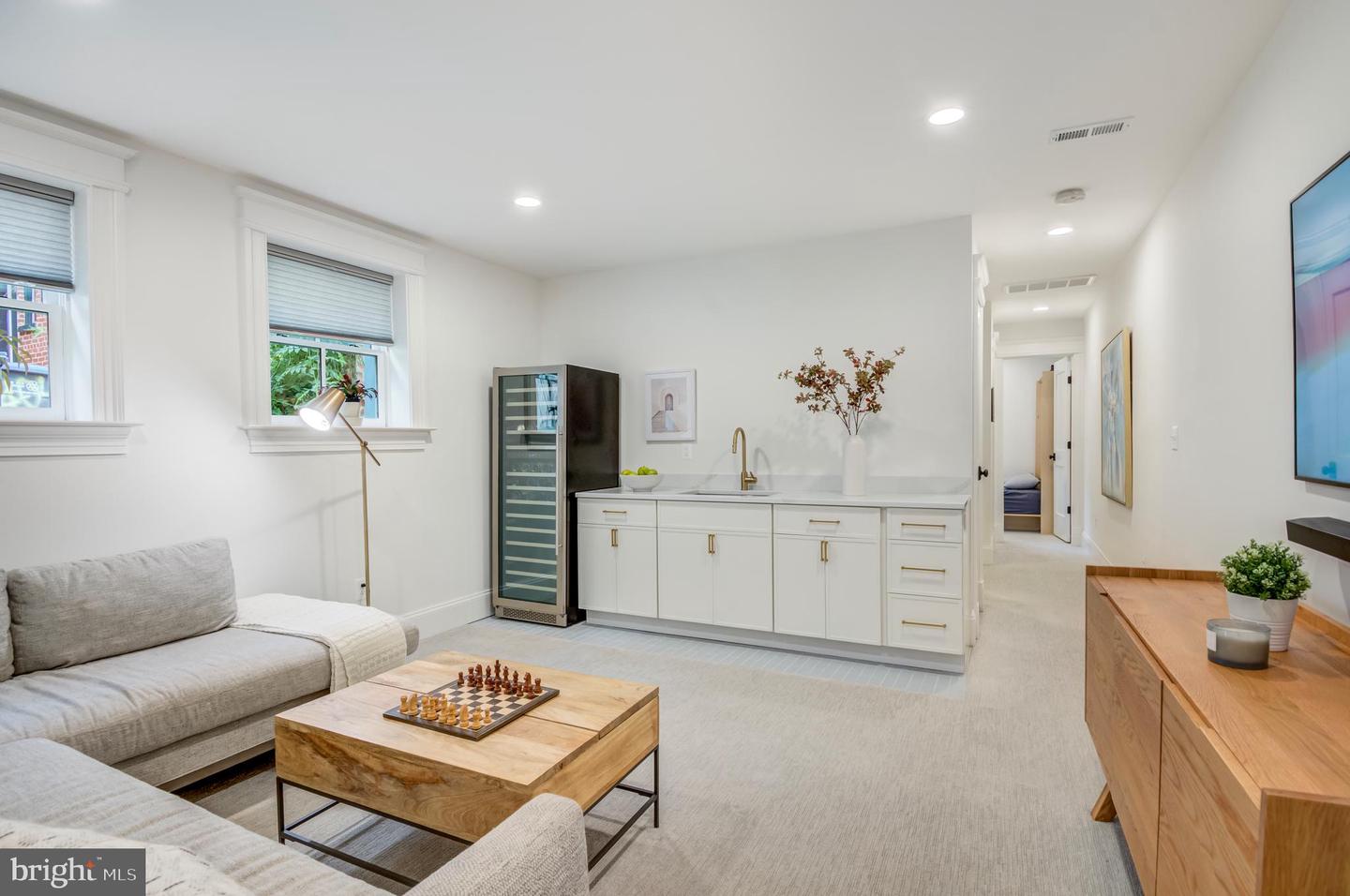 326 D ST NE, WASHINGTON, District Of Columbia 20002, 5 Bedrooms Bedrooms, ,3 BathroomsBathrooms,Residential,For sale,326 D ST NE,DCDC2216926 MLS # DCDC2216926