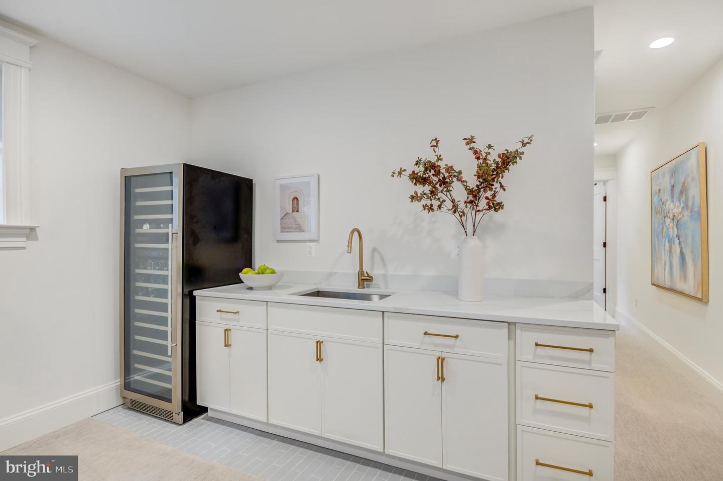 326 D ST NE, WASHINGTON, District Of Columbia 20002, 5 Bedrooms Bedrooms, ,3 BathroomsBathrooms,Residential,For sale,326 D ST NE,DCDC2216926 MLS # DCDC2216926