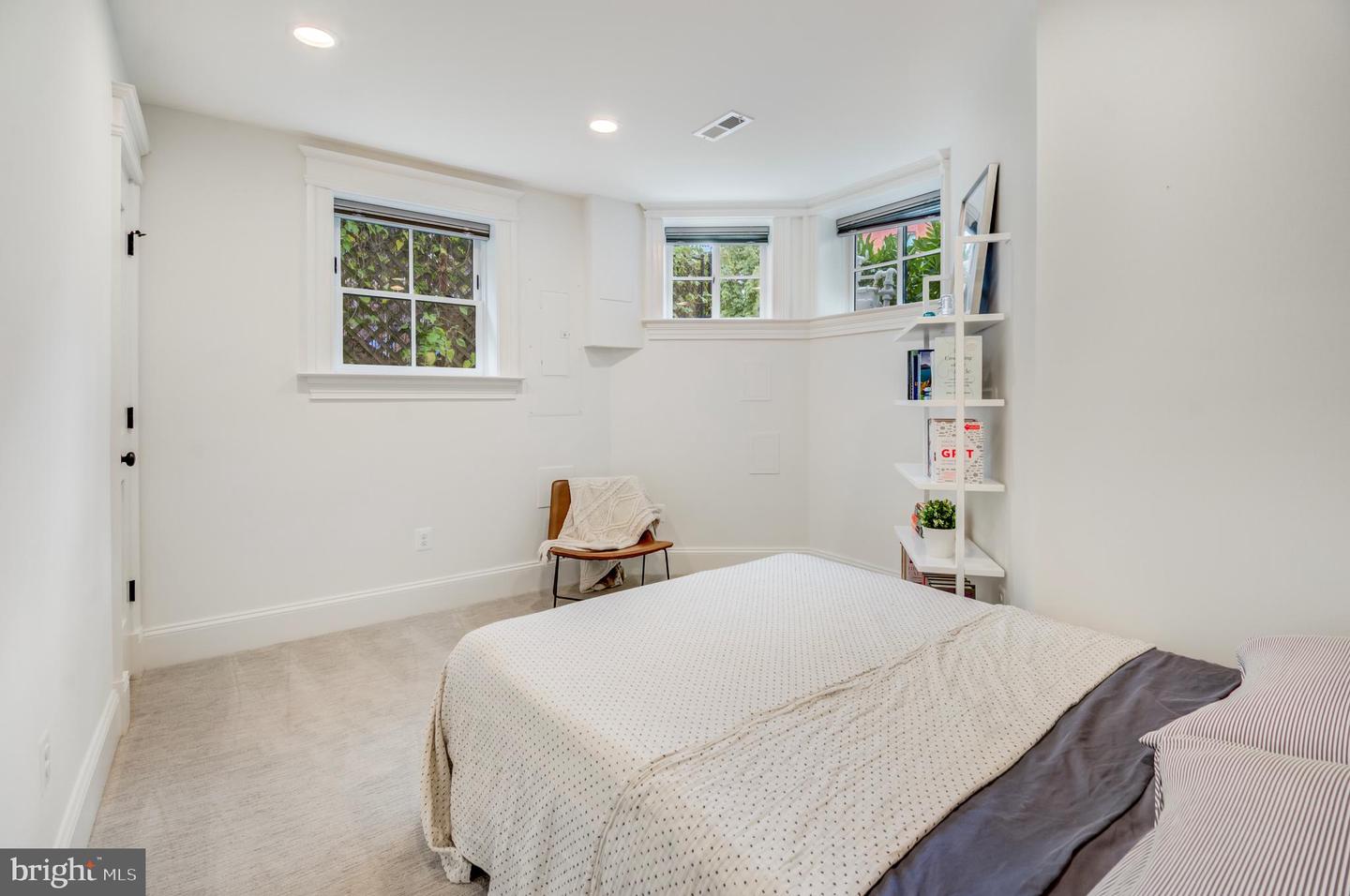 326 D ST NE, WASHINGTON, District Of Columbia 20002, 5 Bedrooms Bedrooms, ,3 BathroomsBathrooms,Residential,For sale,326 D ST NE,DCDC2216926 MLS # DCDC2216926