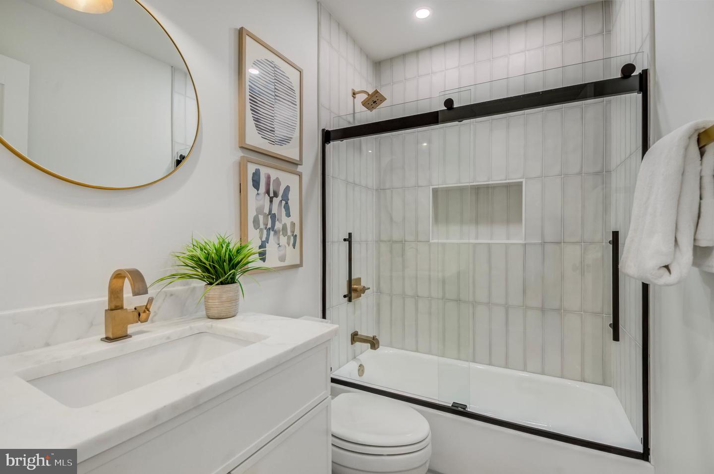 326 D ST NE, WASHINGTON, District Of Columbia 20002, 5 Bedrooms Bedrooms, ,3 BathroomsBathrooms,Residential,For sale,326 D ST NE,DCDC2216926 MLS # DCDC2216926