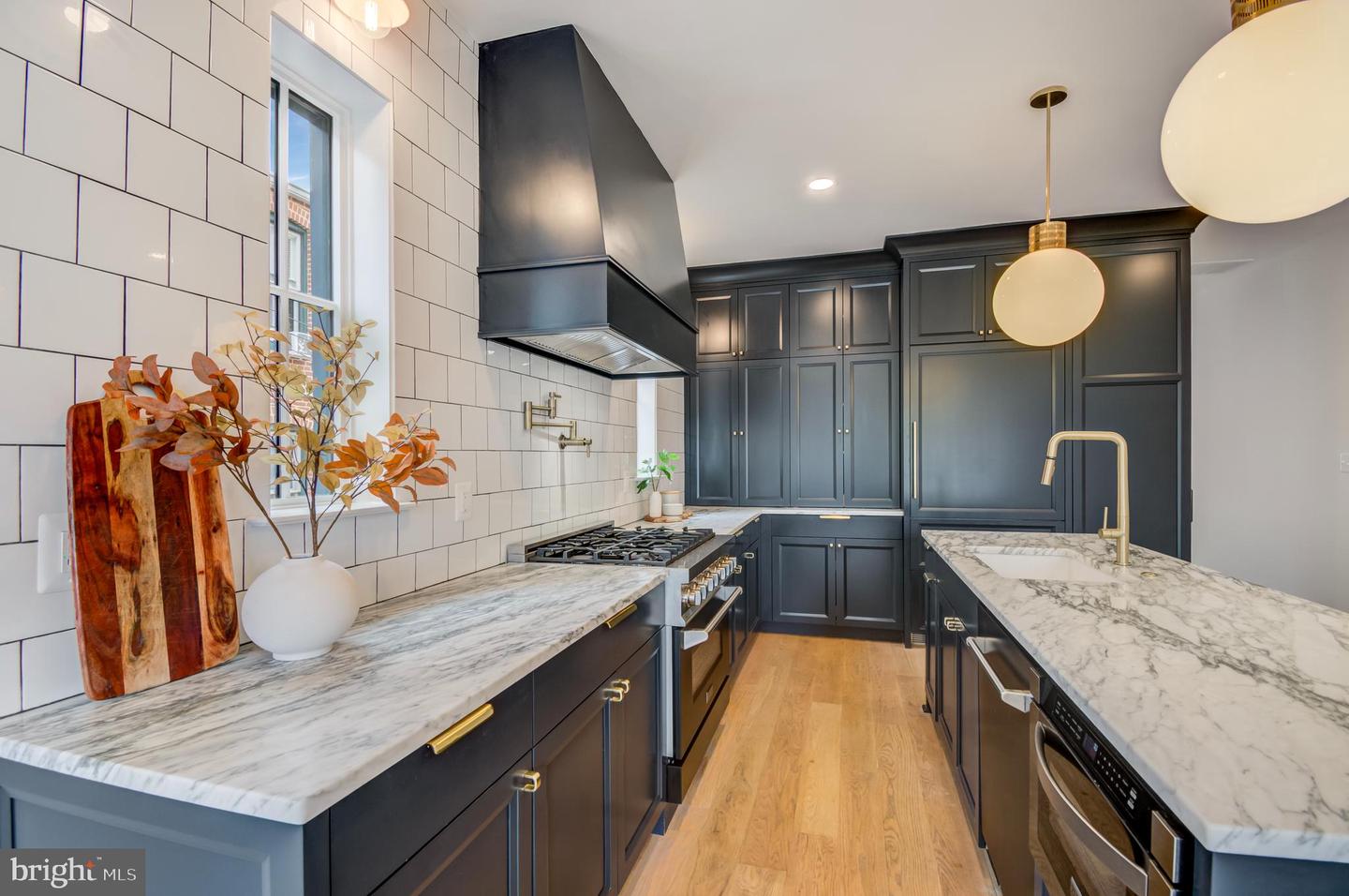 326 D ST NE, WASHINGTON, District Of Columbia 20002, 5 Bedrooms Bedrooms, ,3 BathroomsBathrooms,Residential,For sale,326 D ST NE,DCDC2216926 MLS # DCDC2216926
