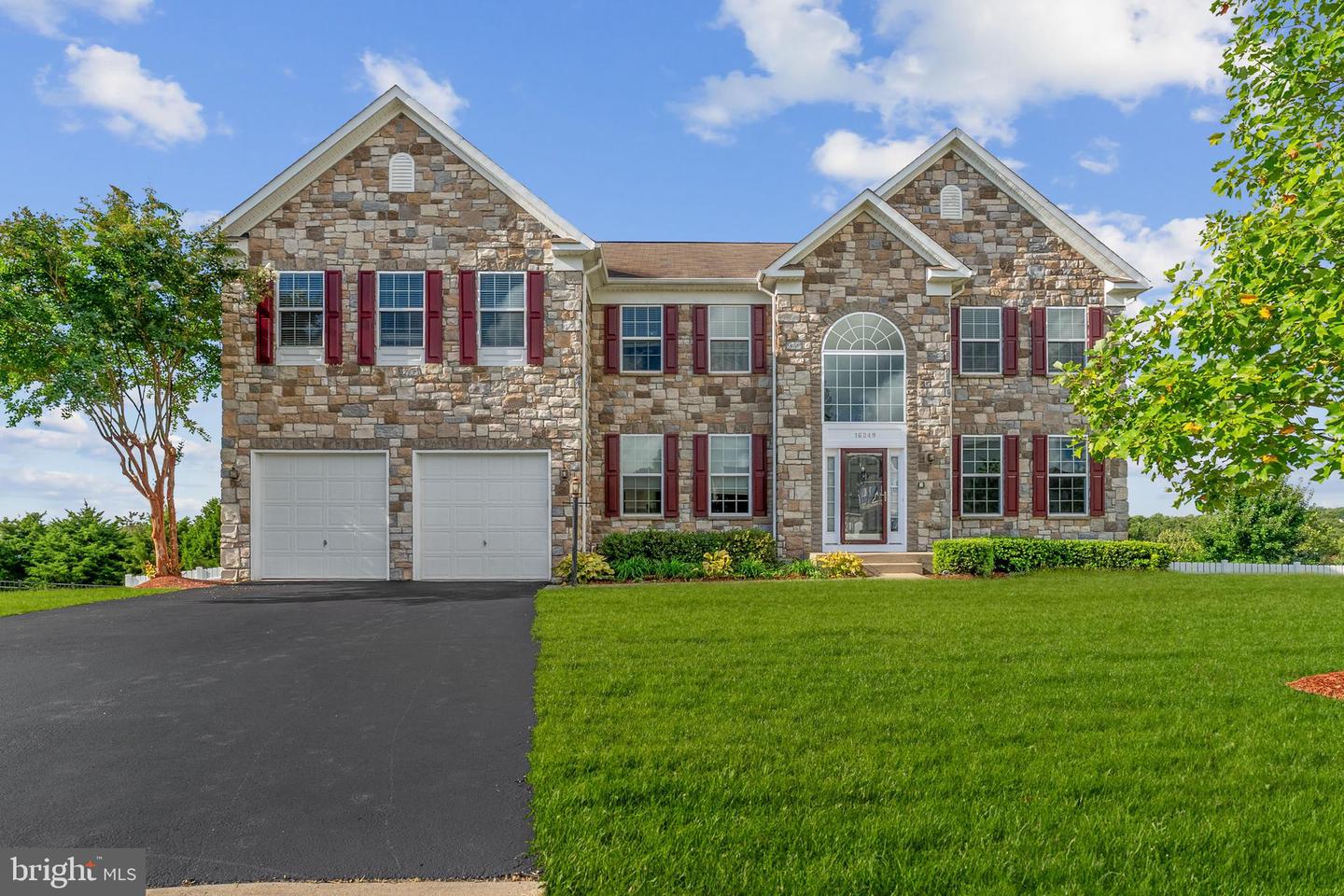 16249 CHASE EAGLE LN, WOODBRIDGE, Virginia 22191, 7 Bedrooms Bedrooms, ,5 BathroomsBathrooms,Residential,For sale,16249 CHASE EAGLE LN,VAPW2102686 MLS # VAPW2102686