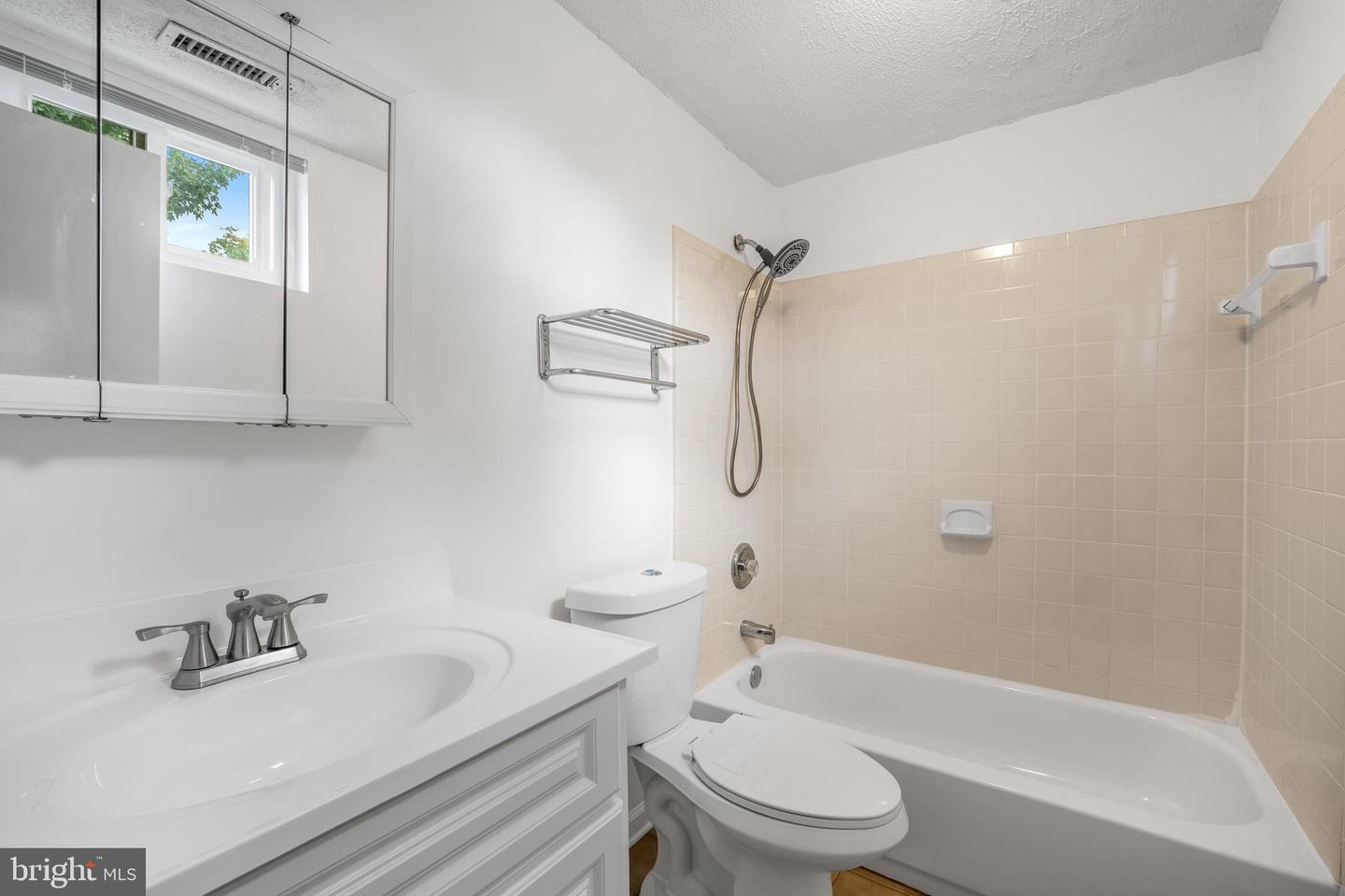 13320 SCIBILIA CT, FAIRFAX, Virginia 22033, 5 Bedrooms Bedrooms, ,3 BathroomsBathrooms,Residential,For sale,13320 SCIBILIA CT,VAFX2263466 MLS # VAFX2263466