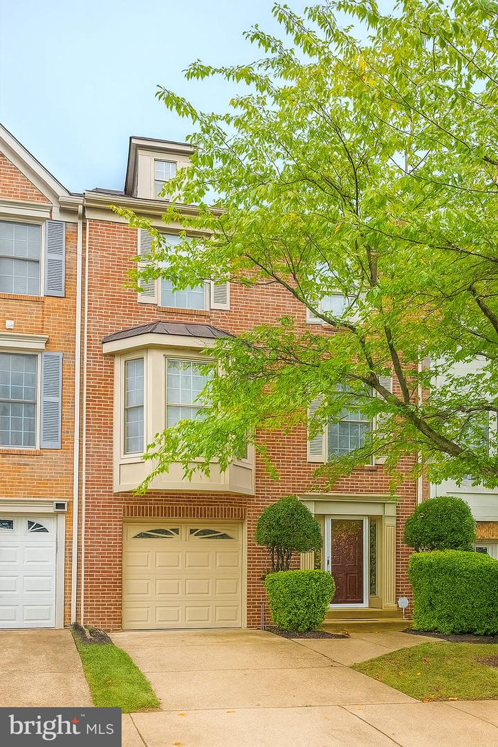 8024 READINGTON CT, SPRINGFIELD, Virginia 22152, 3 Bedrooms Bedrooms, 7 Rooms Rooms,2 BathroomsBathrooms,Residential,For sale,8024 READINGTON CT,VAFX2263496 MLS # VAFX2263496