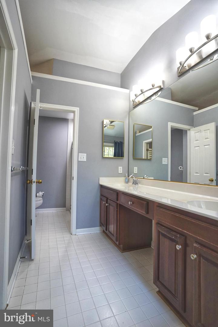8024 READINGTON CT, SPRINGFIELD, Virginia 22152, 3 Bedrooms Bedrooms, 7 Rooms Rooms,2 BathroomsBathrooms,Residential,For sale,8024 READINGTON CT,VAFX2263496 MLS # VAFX2263496