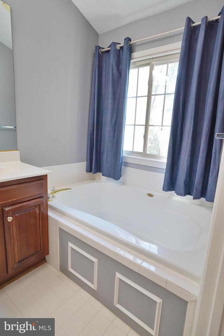 8024 READINGTON CT, SPRINGFIELD, Virginia 22152, 3 Bedrooms Bedrooms, 7 Rooms Rooms,2 BathroomsBathrooms,Residential,For sale,8024 READINGTON CT,VAFX2263496 MLS # VAFX2263496