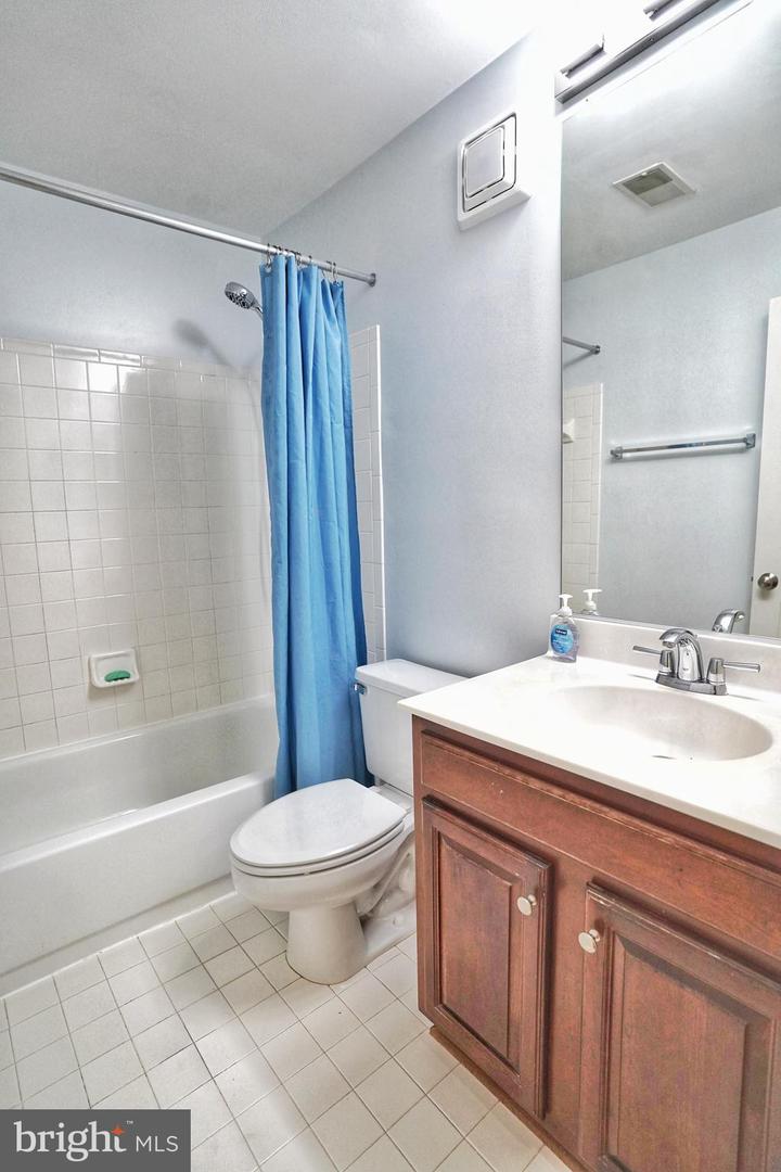 8024 READINGTON CT, SPRINGFIELD, Virginia 22152, 3 Bedrooms Bedrooms, 7 Rooms Rooms,2 BathroomsBathrooms,Residential,For sale,8024 READINGTON CT,VAFX2263496 MLS # VAFX2263496