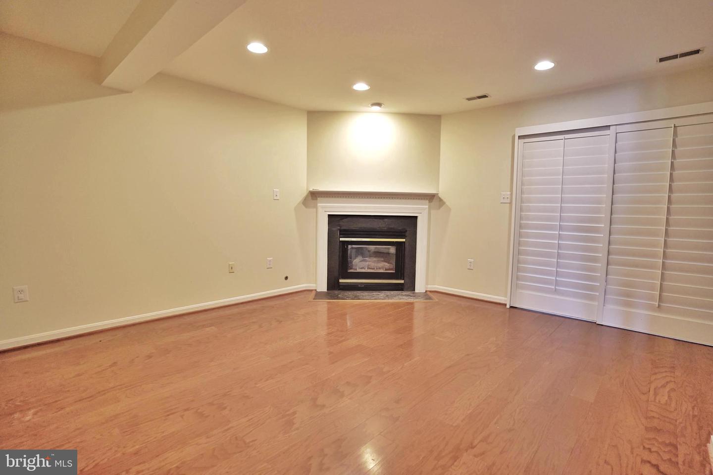 8024 READINGTON CT, SPRINGFIELD, Virginia 22152, 3 Bedrooms Bedrooms, 7 Rooms Rooms,2 BathroomsBathrooms,Residential,For sale,8024 READINGTON CT,VAFX2263496 MLS # VAFX2263496