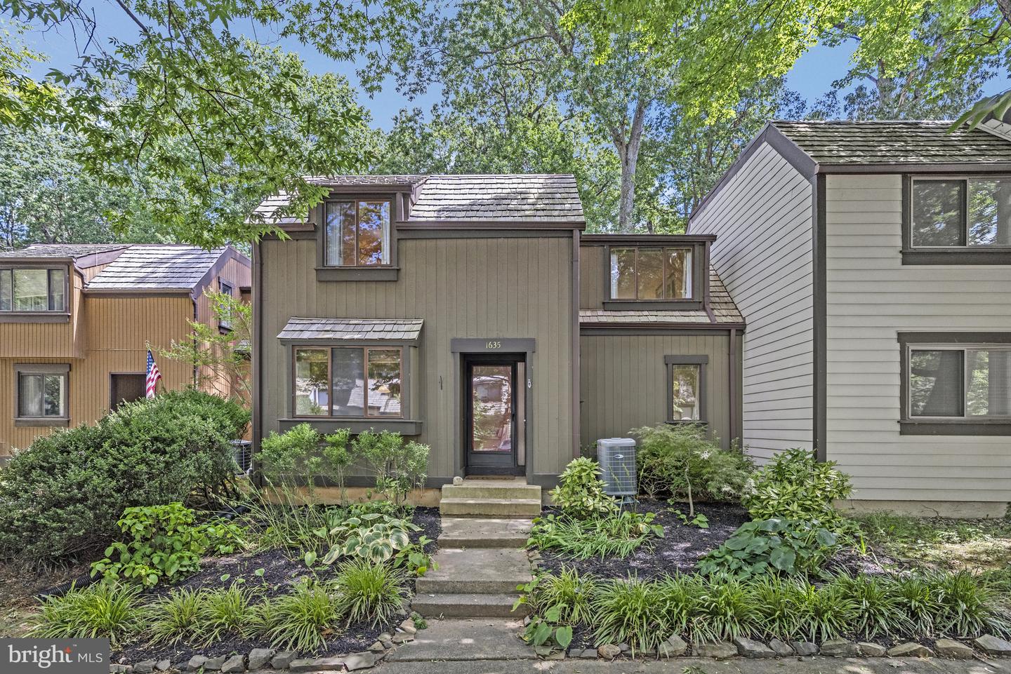 1635 BENTANA WAY, RESTON, Virginia 20190, 3 Bedrooms Bedrooms, ,2 BathroomsBathrooms,Residential,For sale,1635 BENTANA WAY,VAFX2263532 MLS # VAFX2263532