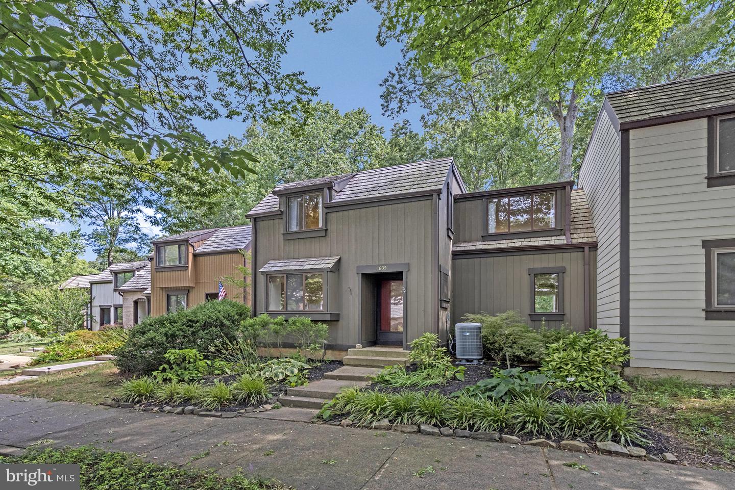 1635 BENTANA WAY, RESTON, Virginia 20190, 3 Bedrooms Bedrooms, ,2 BathroomsBathrooms,Residential,For sale,1635 BENTANA WAY,VAFX2263532 MLS # VAFX2263532