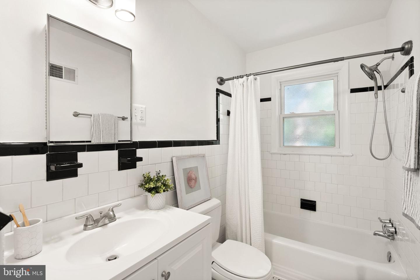 1119 16TH ST S, ARLINGTON, Virginia 22202, 4 Bedrooms Bedrooms, ,2 BathroomsBathrooms,Residential,For sale,1119 16TH ST S,VAAR2062802 MLS # VAAR2062802