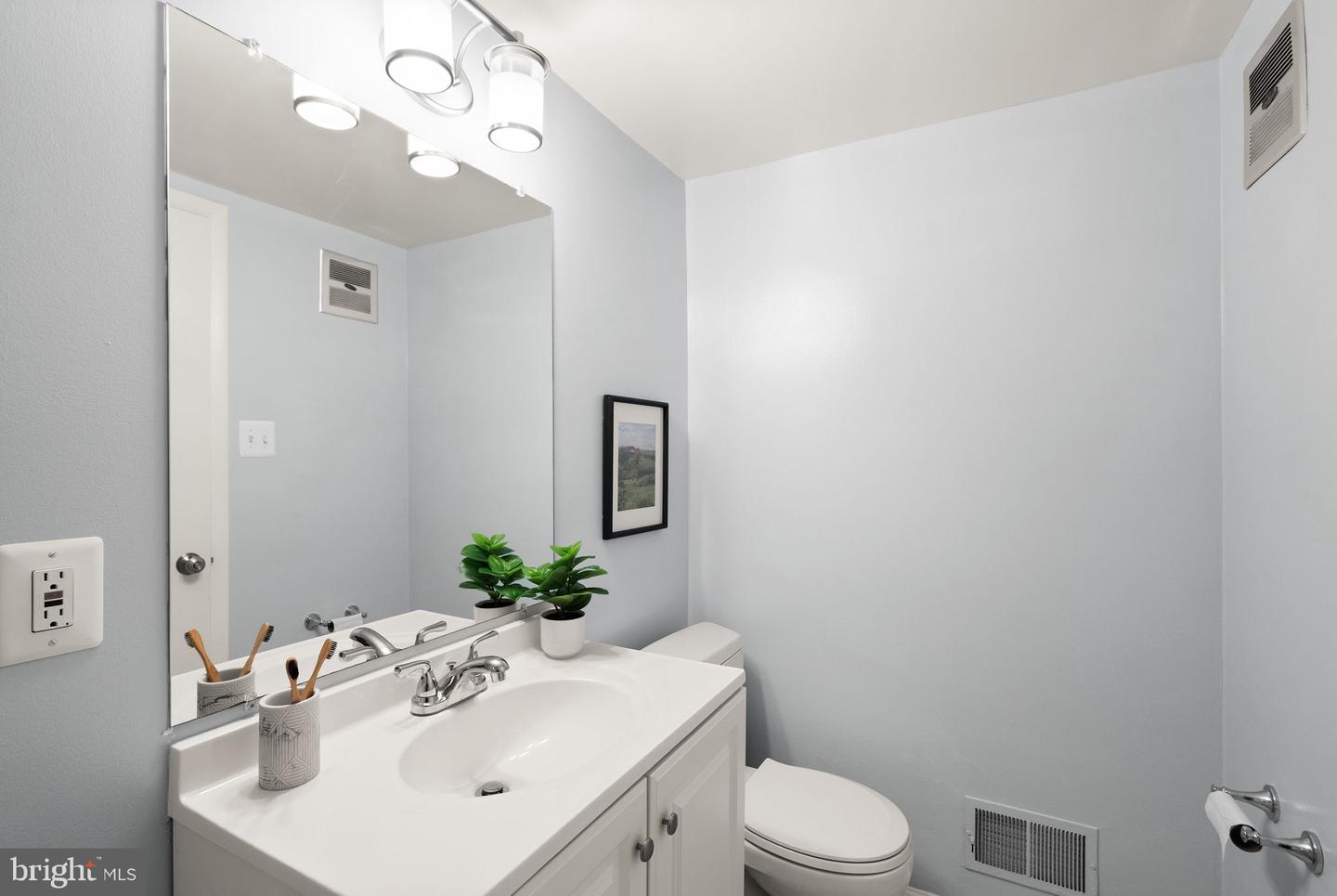 1119 16TH ST S, ARLINGTON, Virginia 22202, 4 Bedrooms Bedrooms, ,2 BathroomsBathrooms,Residential,For sale,1119 16TH ST S,VAAR2062802 MLS # VAAR2062802