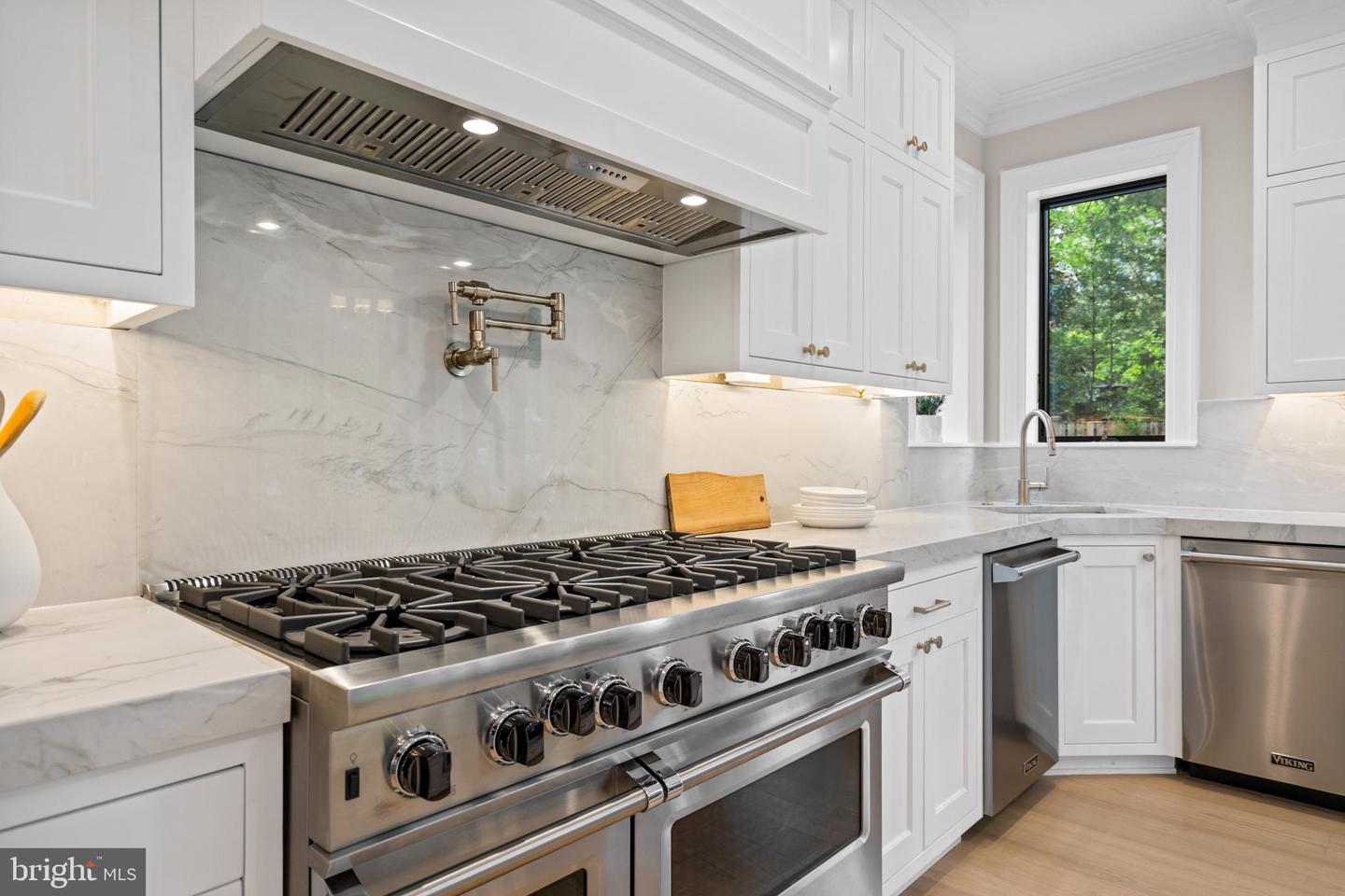 3748 HUNTINGTON ST NW, WASHINGTON, District Of Columbia 20015, 6 Bedrooms Bedrooms, ,5 BathroomsBathrooms,Residential,For sale,3748 HUNTINGTON ST NW,DCDC2216992 MLS # DCDC2216992
