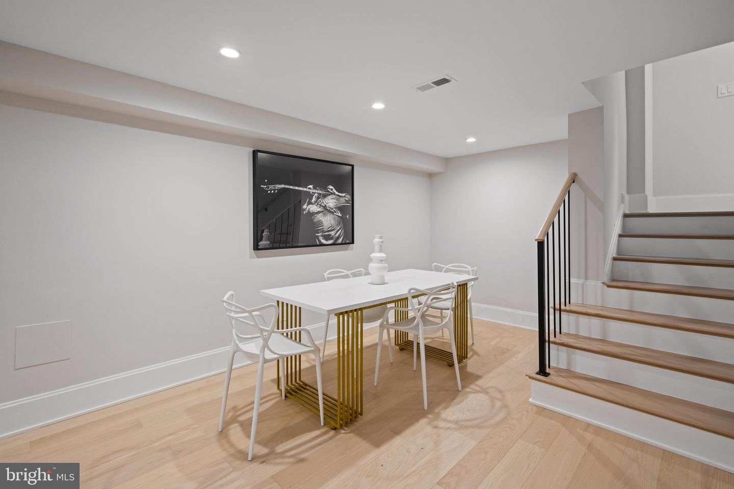 3748 HUNTINGTON ST NW, WASHINGTON, District Of Columbia 20015, 6 Bedrooms Bedrooms, ,5 BathroomsBathrooms,Residential,For sale,3748 HUNTINGTON ST NW,DCDC2216992 MLS # DCDC2216992