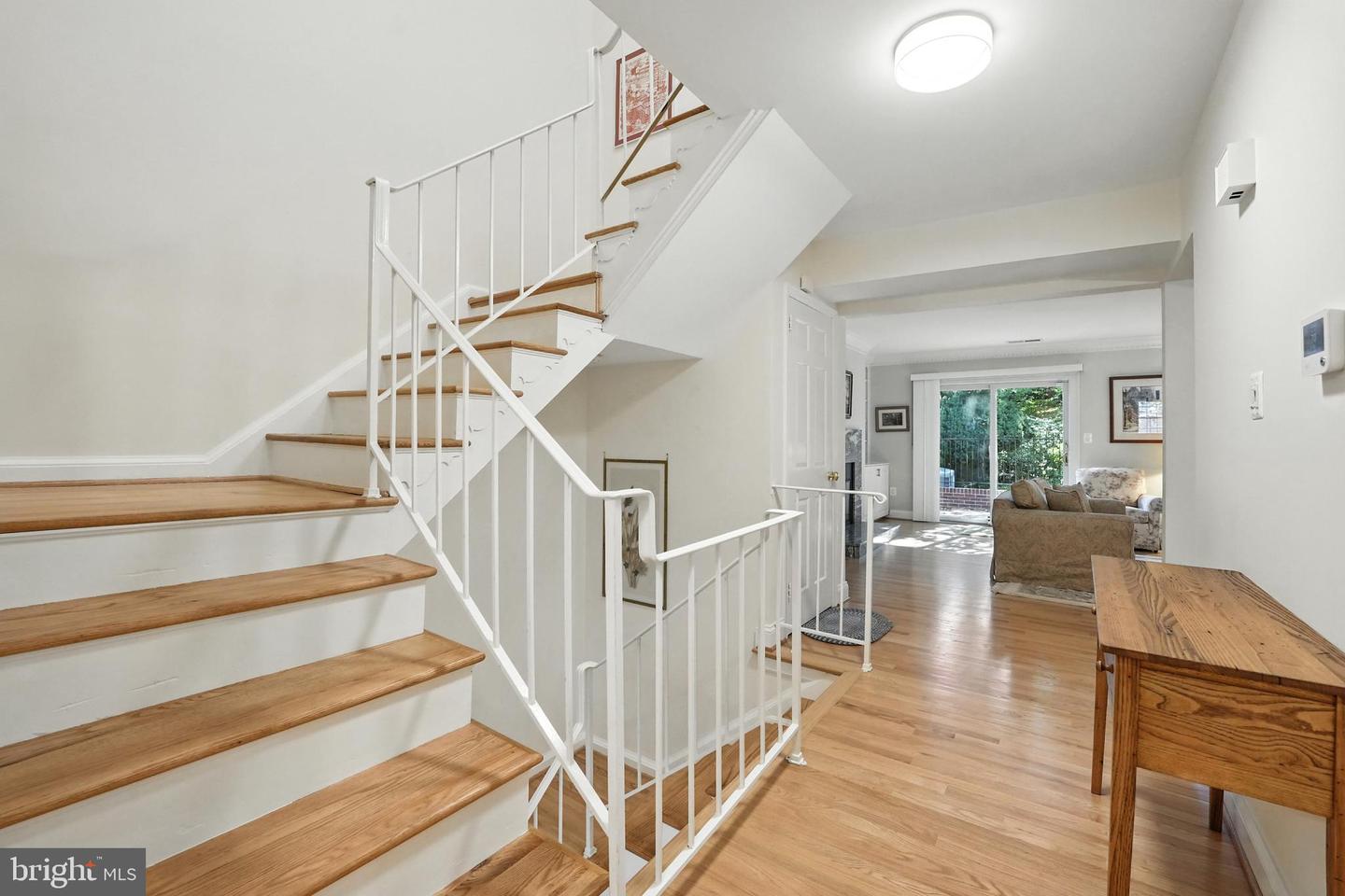 2319 S QUEEN ST, ARLINGTON, Virginia 22202, 4 Bedrooms Bedrooms, ,3 BathroomsBathrooms,Residential,For sale,2319 S QUEEN ST,VAAR2062814 MLS # VAAR2062814