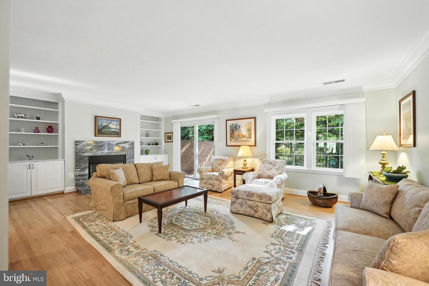 2319 S QUEEN ST, ARLINGTON, Virginia 22202, 4 Bedrooms Bedrooms, ,3 BathroomsBathrooms,Residential,For sale,2319 S QUEEN ST,VAAR2062814 MLS # VAAR2062814