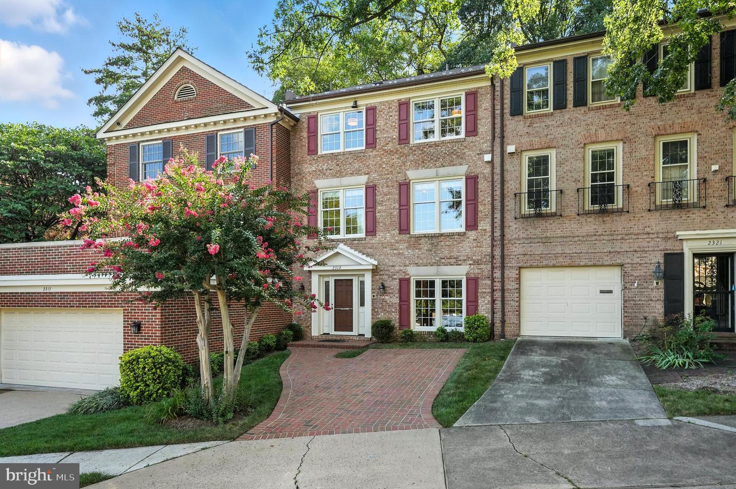 2319 S QUEEN ST, ARLINGTON, Virginia 22202, 4 Bedrooms Bedrooms, ,3 BathroomsBathrooms,Residential,For sale,2319 S QUEEN ST,VAAR2062814 MLS # VAAR2062814