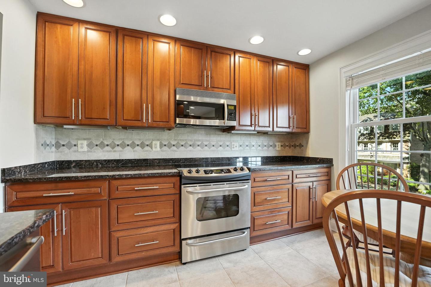 2319 S QUEEN ST, ARLINGTON, Virginia 22202, 4 Bedrooms Bedrooms, ,3 BathroomsBathrooms,Residential,For sale,2319 S QUEEN ST,VAAR2062814 MLS # VAAR2062814