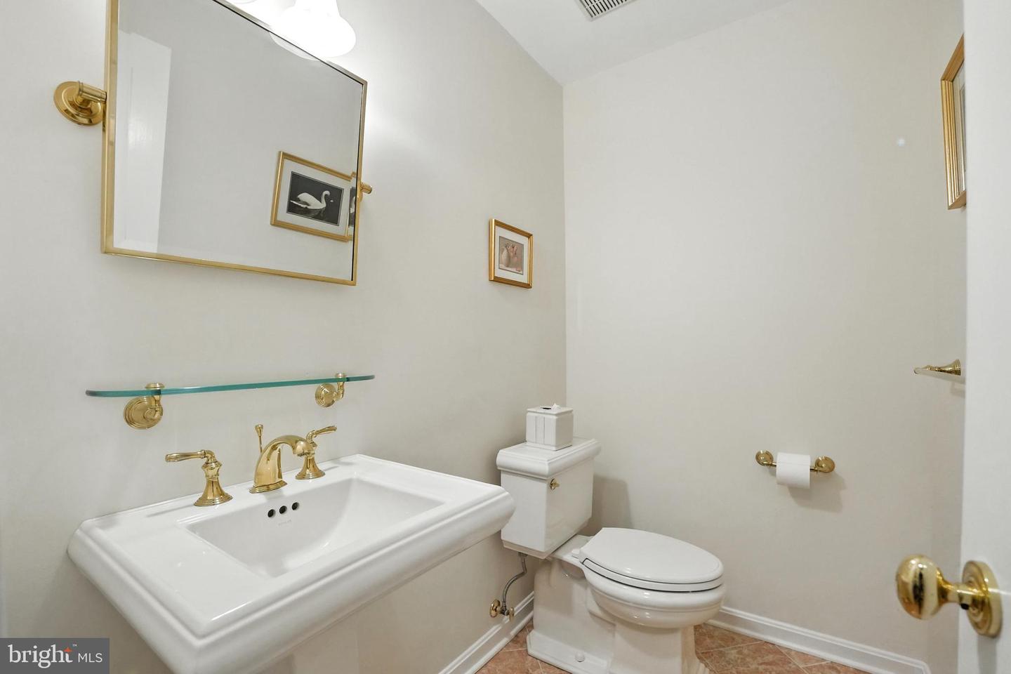 2319 S QUEEN ST, ARLINGTON, Virginia 22202, 4 Bedrooms Bedrooms, ,3 BathroomsBathrooms,Residential,For sale,2319 S QUEEN ST,VAAR2062814 MLS # VAAR2062814