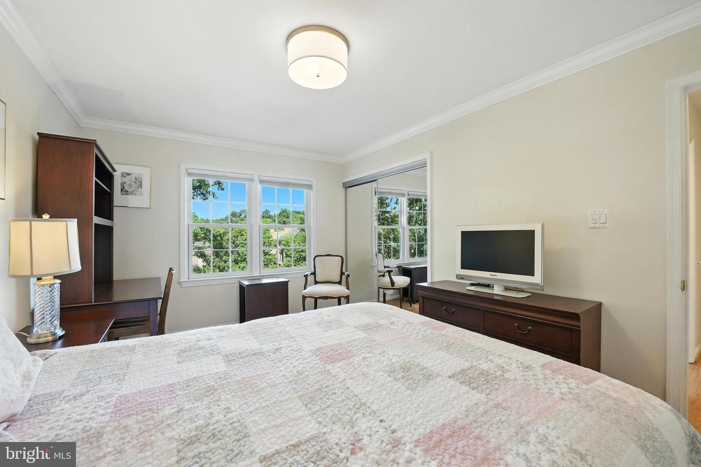 2319 S QUEEN ST, ARLINGTON, Virginia 22202, 4 Bedrooms Bedrooms, ,3 BathroomsBathrooms,Residential,For sale,2319 S QUEEN ST,VAAR2062814 MLS # VAAR2062814