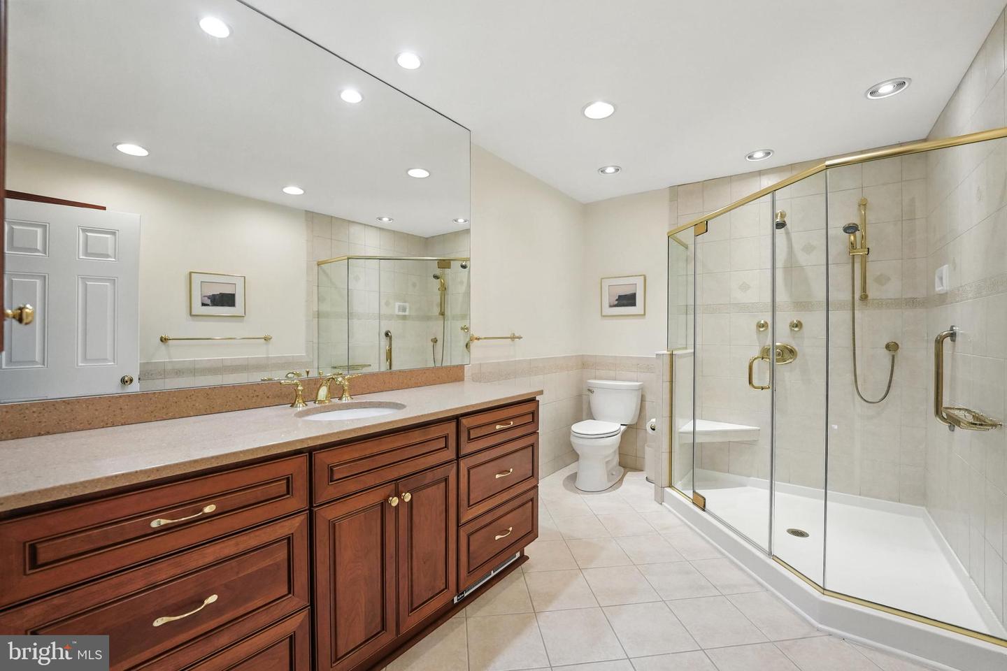 2319 S QUEEN ST, ARLINGTON, Virginia 22202, 4 Bedrooms Bedrooms, ,3 BathroomsBathrooms,Residential,For sale,2319 S QUEEN ST,VAAR2062814 MLS # VAAR2062814