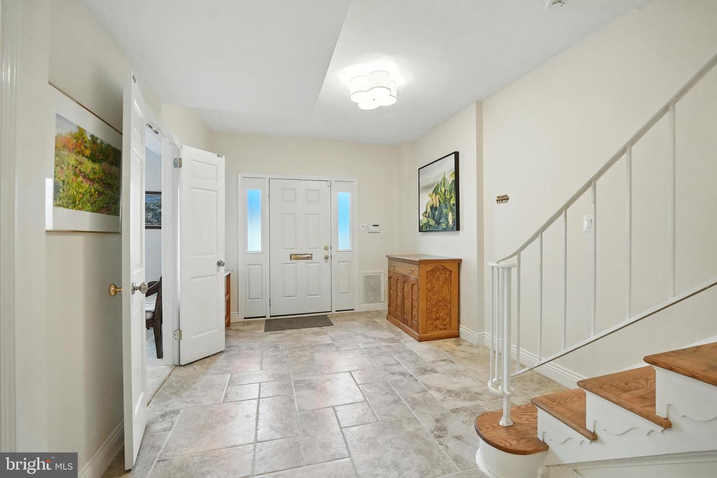 2319 S QUEEN ST, ARLINGTON, Virginia 22202, 4 Bedrooms Bedrooms, ,3 BathroomsBathrooms,Residential,For sale,2319 S QUEEN ST,VAAR2062814 MLS # VAAR2062814