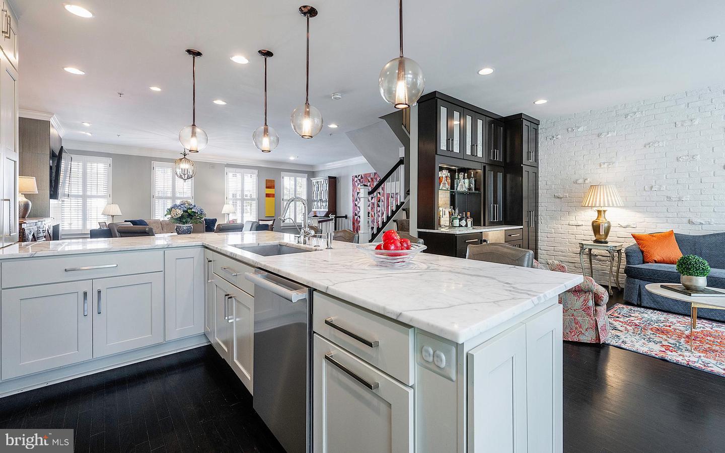 30 ALEXANDER ST, ALEXANDRIA, Virginia 22314, 4 Bedrooms Bedrooms, ,3 BathroomsBathrooms,Residential,For sale,30 ALEXANDER ST,VAAX2049070 MLS # VAAX2049070