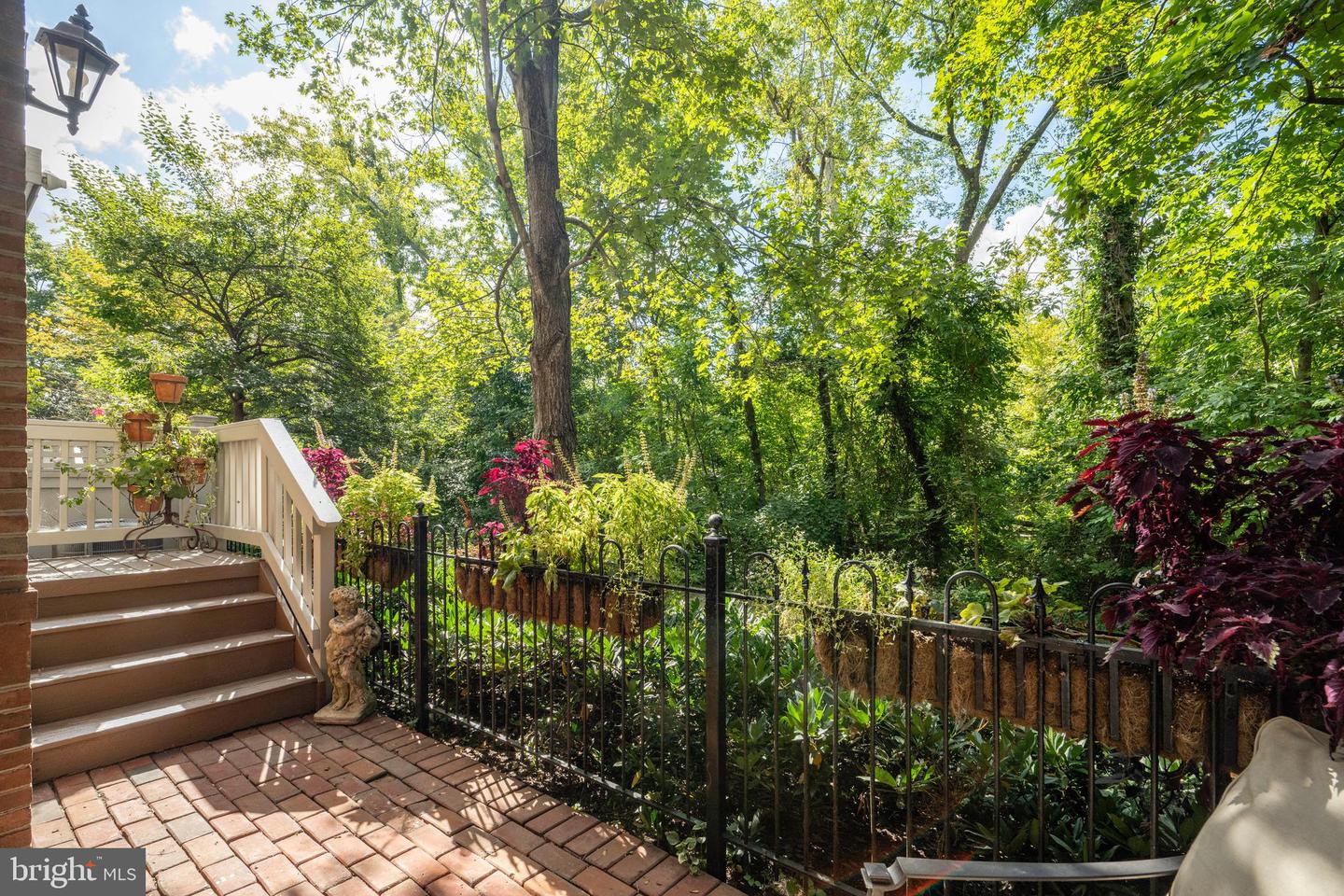 30 ALEXANDER ST, ALEXANDRIA, Virginia 22314, 4 Bedrooms Bedrooms, ,3 BathroomsBathrooms,Residential,For sale,30 ALEXANDER ST,VAAX2049070 MLS # VAAX2049070