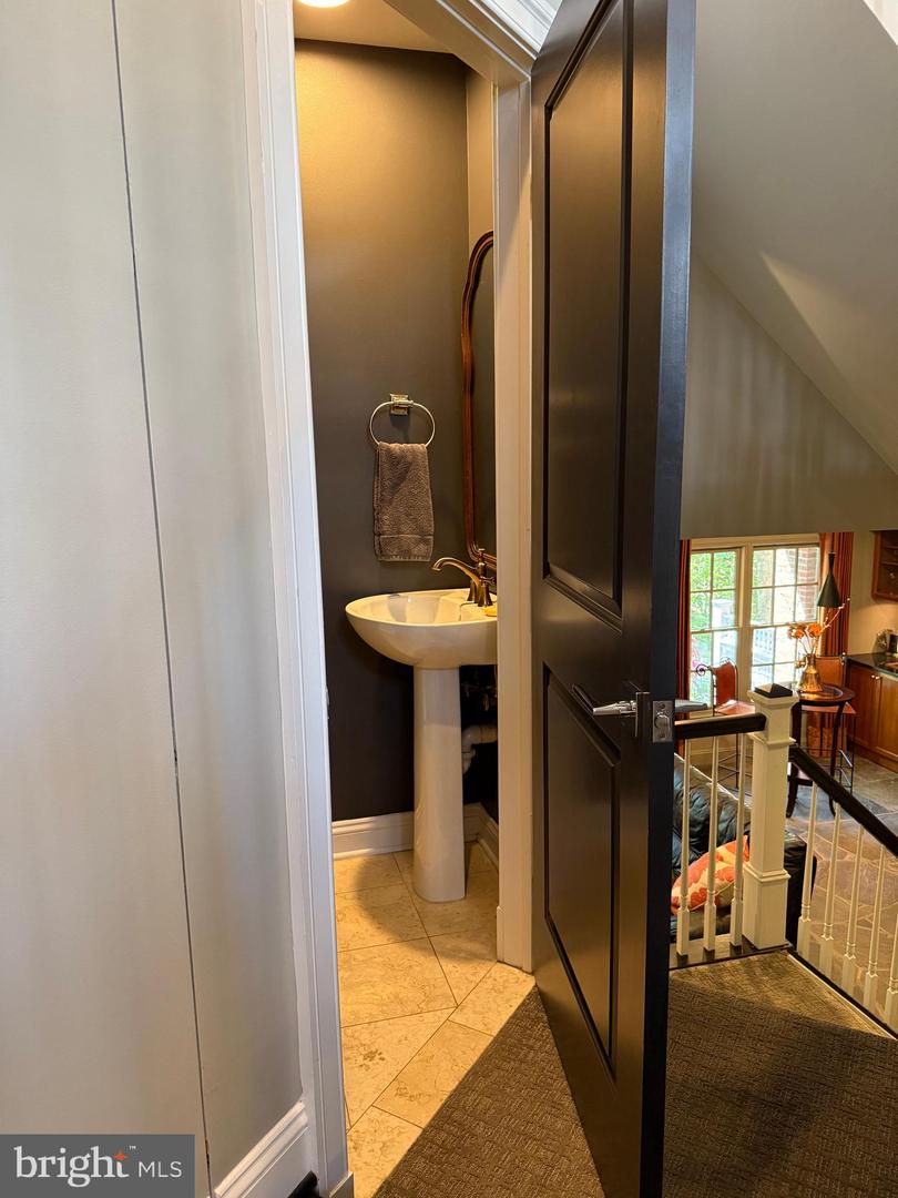 30 ALEXANDER ST, ALEXANDRIA, Virginia 22314, 4 Bedrooms Bedrooms, ,3 BathroomsBathrooms,Residential,For sale,30 ALEXANDER ST,VAAX2049070 MLS # VAAX2049070
