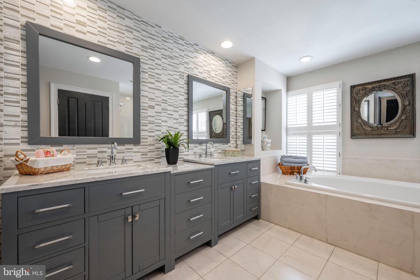 30 ALEXANDER ST, ALEXANDRIA, Virginia 22314, 4 Bedrooms Bedrooms, ,3 BathroomsBathrooms,Residential,For sale,30 ALEXANDER ST,VAAX2049070 MLS # VAAX2049070