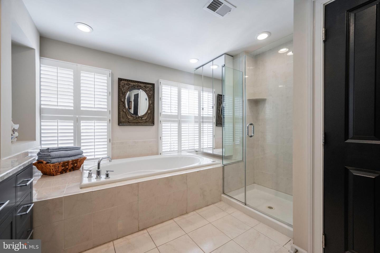30 ALEXANDER ST, ALEXANDRIA, Virginia 22314, 4 Bedrooms Bedrooms, ,3 BathroomsBathrooms,Residential,For sale,30 ALEXANDER ST,VAAX2049070 MLS # VAAX2049070