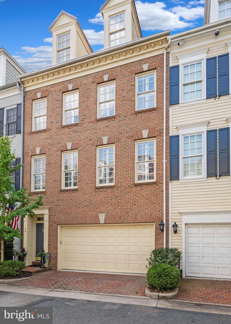 30 ALEXANDER ST, ALEXANDRIA, Virginia 22314, 4 Bedrooms Bedrooms, ,3 BathroomsBathrooms,Residential,For sale,30 ALEXANDER ST,VAAX2049070 MLS # VAAX2049070
