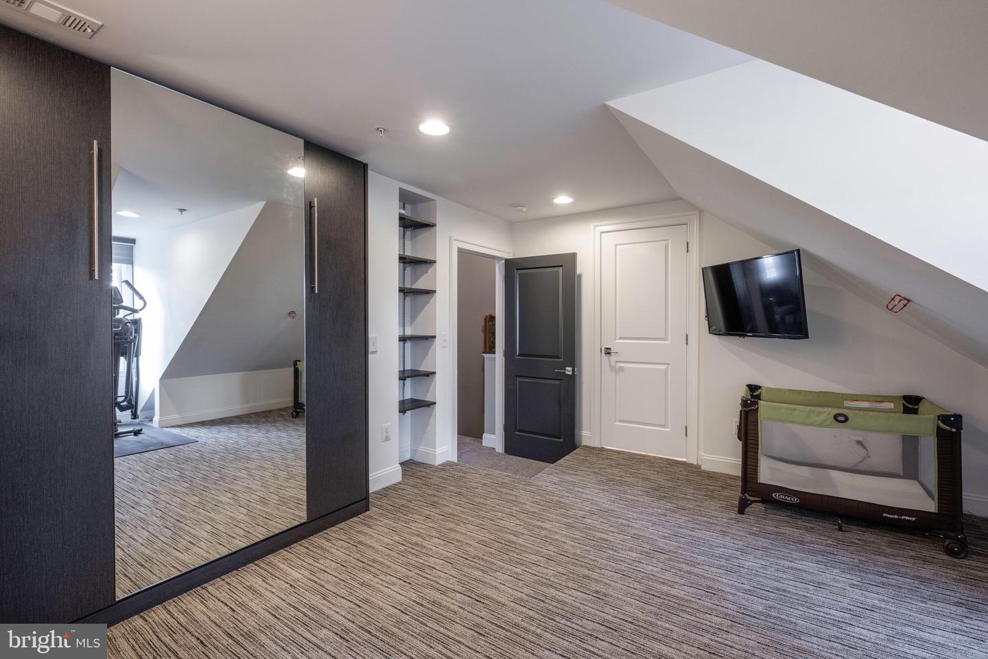 30 ALEXANDER ST, ALEXANDRIA, Virginia 22314, 4 Bedrooms Bedrooms, ,3 BathroomsBathrooms,Residential,For sale,30 ALEXANDER ST,VAAX2049070 MLS # VAAX2049070